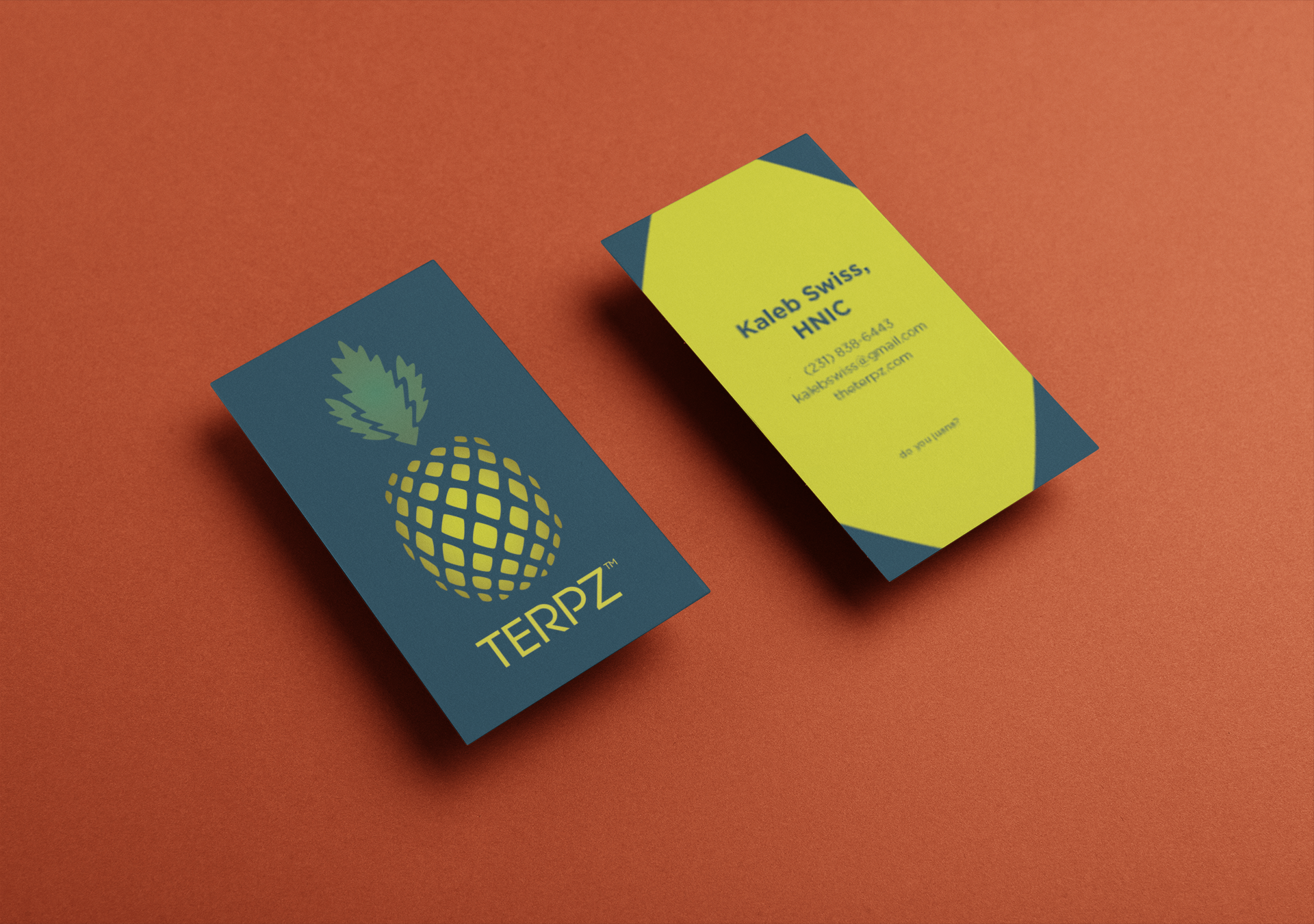two-vertical-witbusiness-cards-mockup-floating-over-a-solid-surface-21949.png