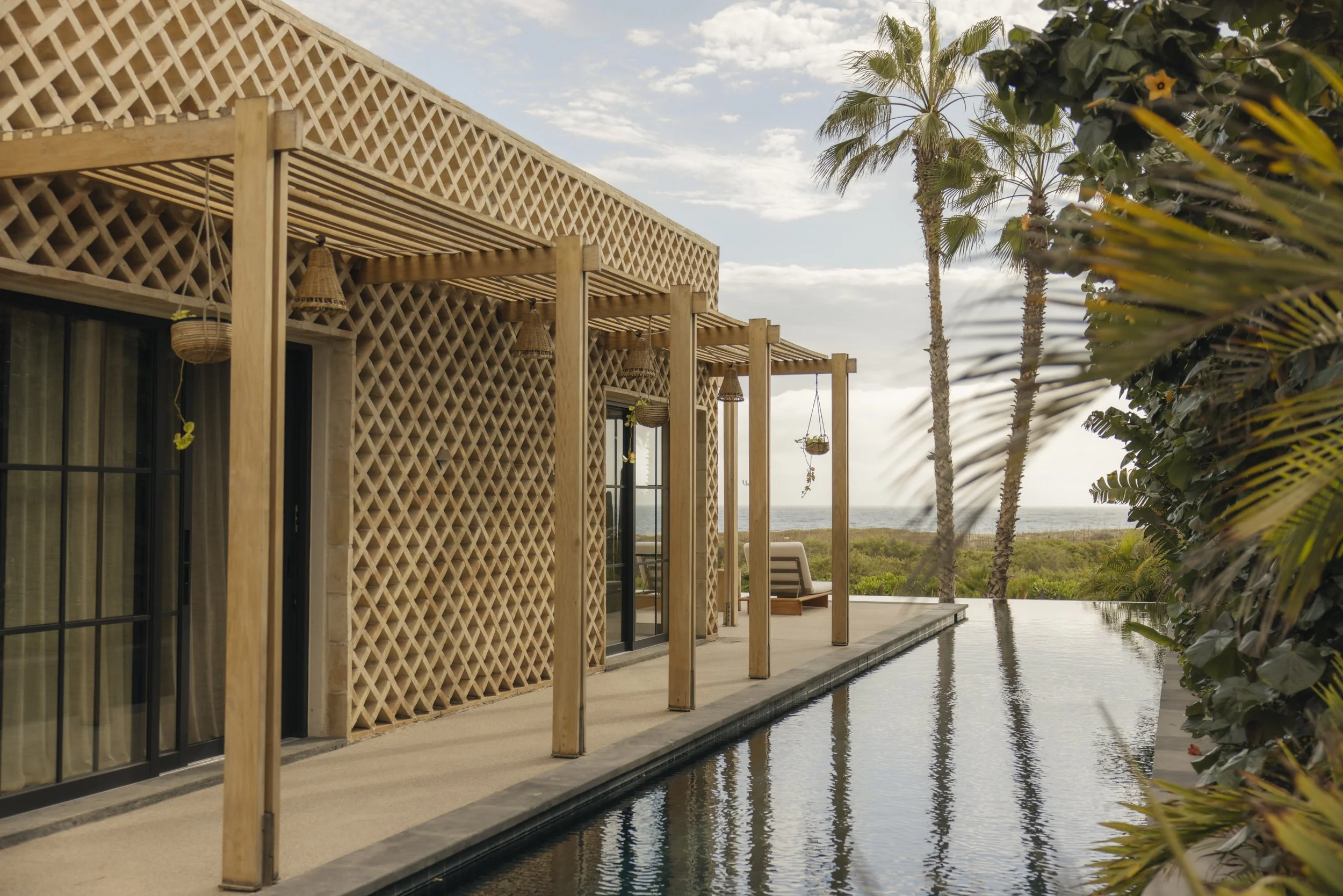 PALM_ORCHARD_HOUSE_HANDHELD_DAY_2_7674.jpg