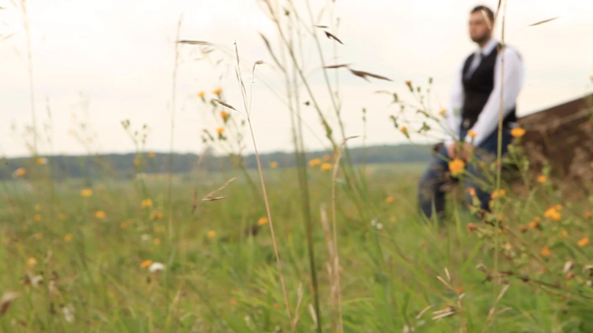 L'Interlokuteur - Assis sur trailer.jpg