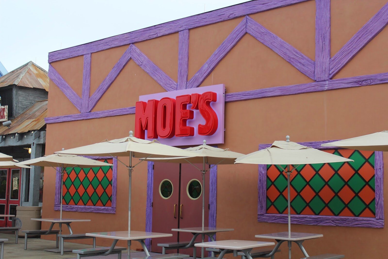 Moes-Tavern-Universal-Studios-Florida-.jpg