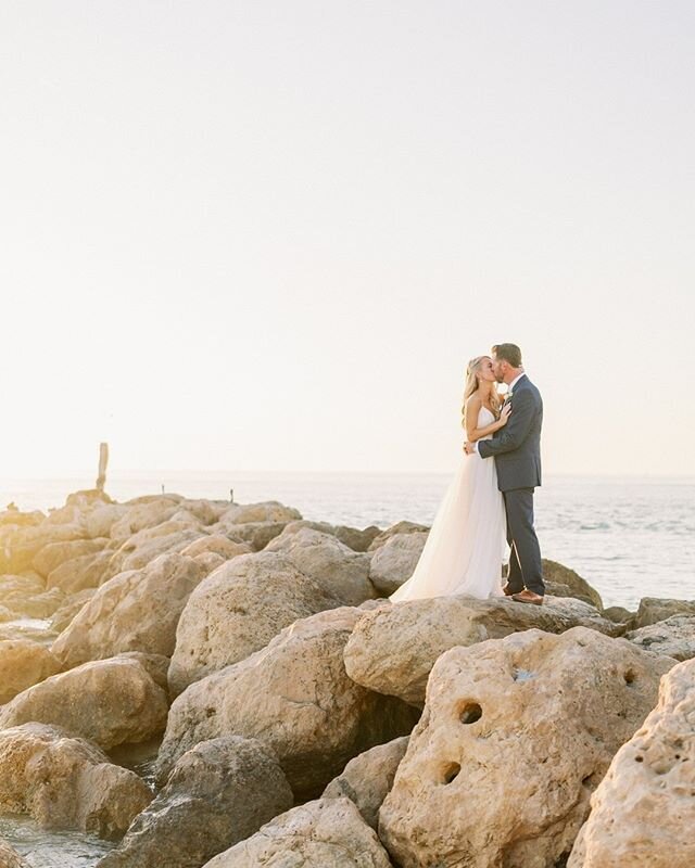 Captured by @hunterryanphoto | Edited by @thegingerlabsf
.
.
.
#thegingerlabsf #filmweddingphotographer #sanfranciscoweddingphotographer #naplesweddingphotographer #luxurywedding #luxurybride #floridawedding  #floridadestinationwedding #sarasotaweddi