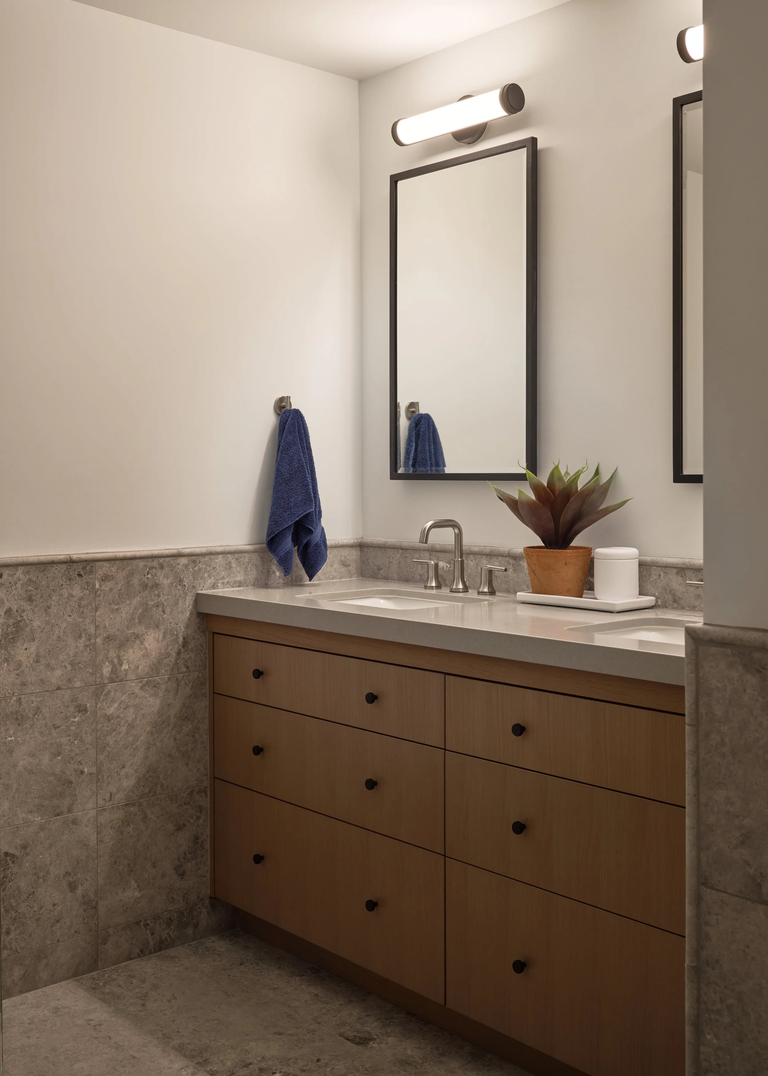 MDY, 5525 E lincoln Dr 1080426.jpg