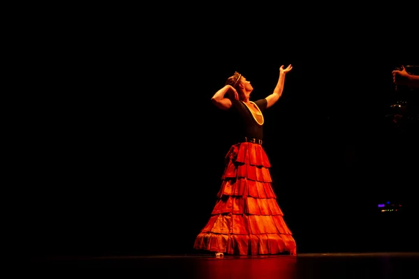 Laura Halzack performing an excerpt from Paul Taylor 's "Images" at the Dancers For Good Benefit 2019. Photo by Shin Kurokawa.