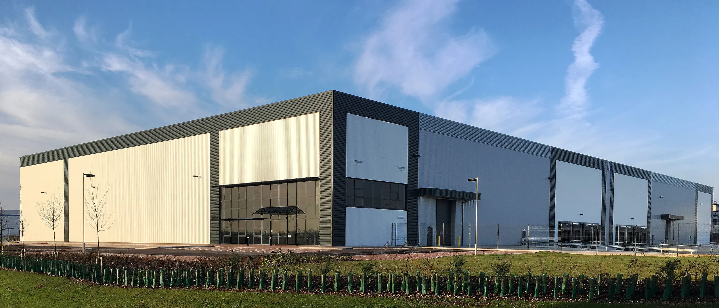 INDUSTRIAL - INVESTMENT - SALE TOP HAT - DVP118 - DERBYSHIRE 118,434 sq ft Warehouse let on a new 20 year lease Client: CWC Group Purchaser: Confidential Price: Confidential