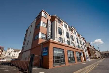 HOTEL - INVESTMENT - ACQUISITION Travelodge - Blackpool South Shore 79 bed hotel with ground floor bar and restaurant Client: UK Prop Co Vendor: UK Investor Price: circa £7m