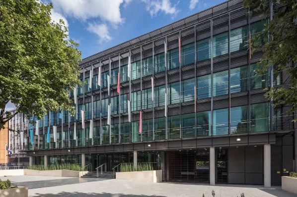 OFFICE - INVESTMENT - ACQUISITION Aurora - Ealing 51,791 sq ft West London Office Investment Client: Aviva Vendor: Moorfield Price: Confidential