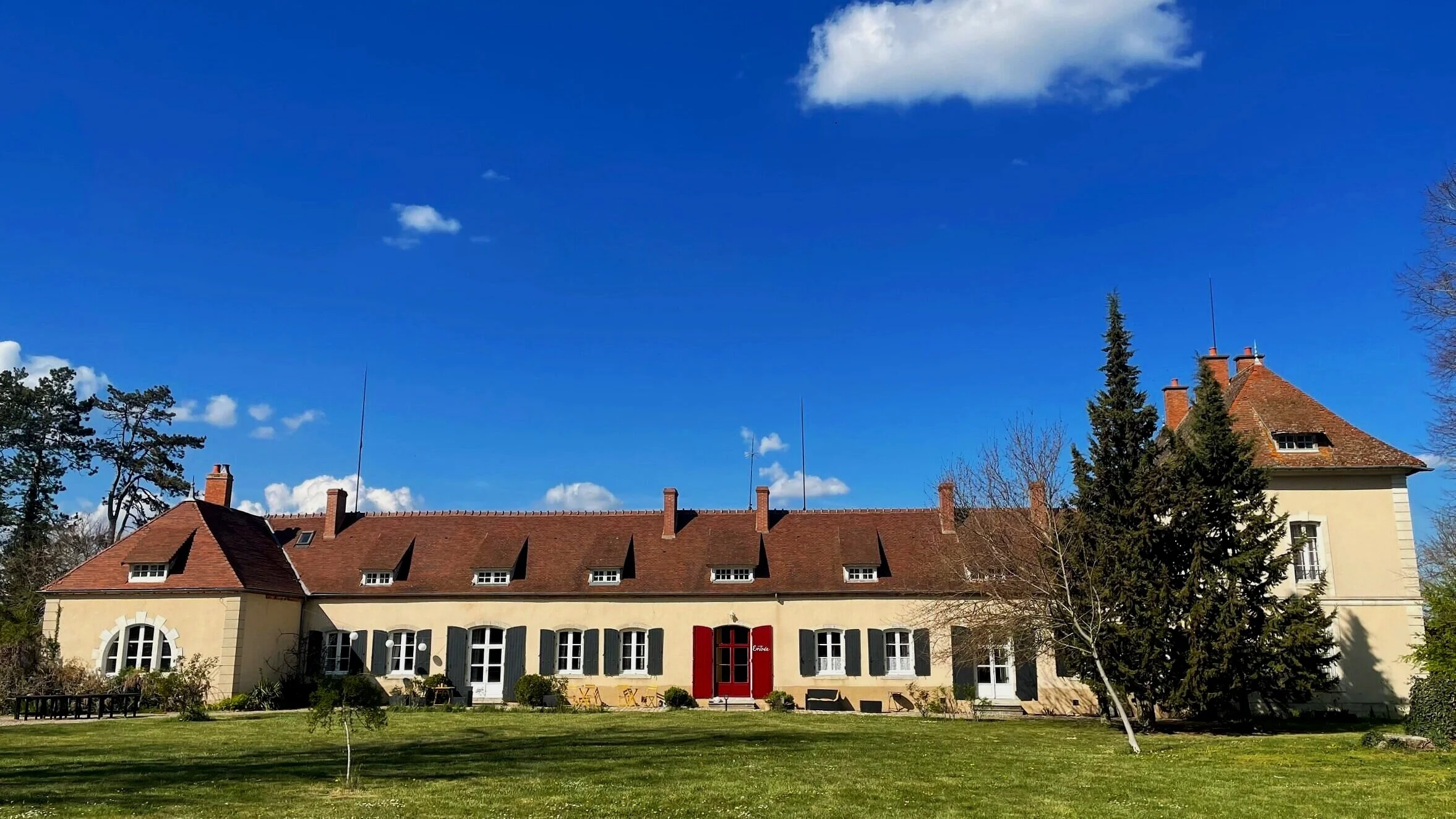 chateaudesedelins.jpg