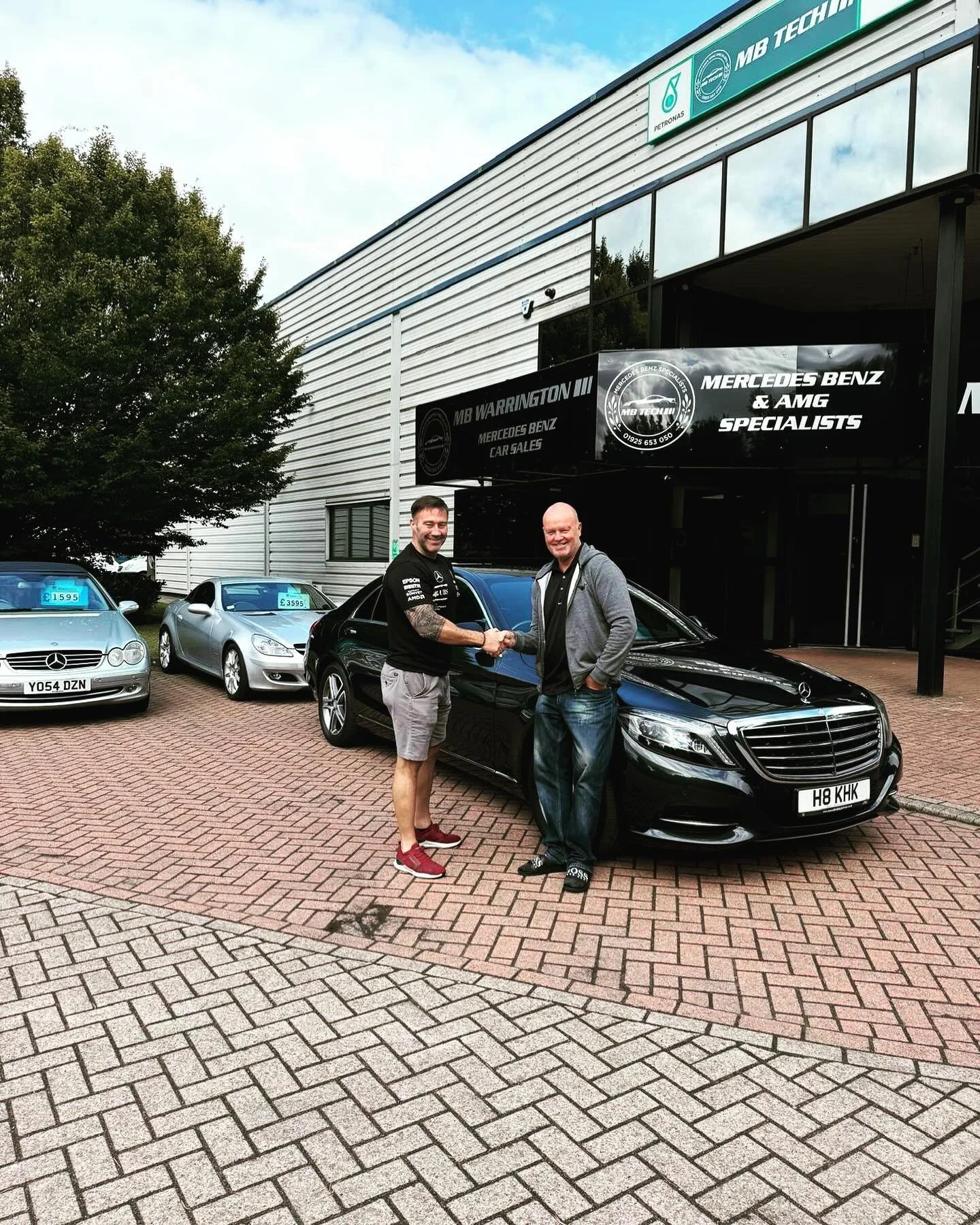 Congratulations to Ste collecting his new S350 L. A returning customer who is now on his 5th Mercedes supplied by ourselves. Enjoy her Ste, you deserve it sir.