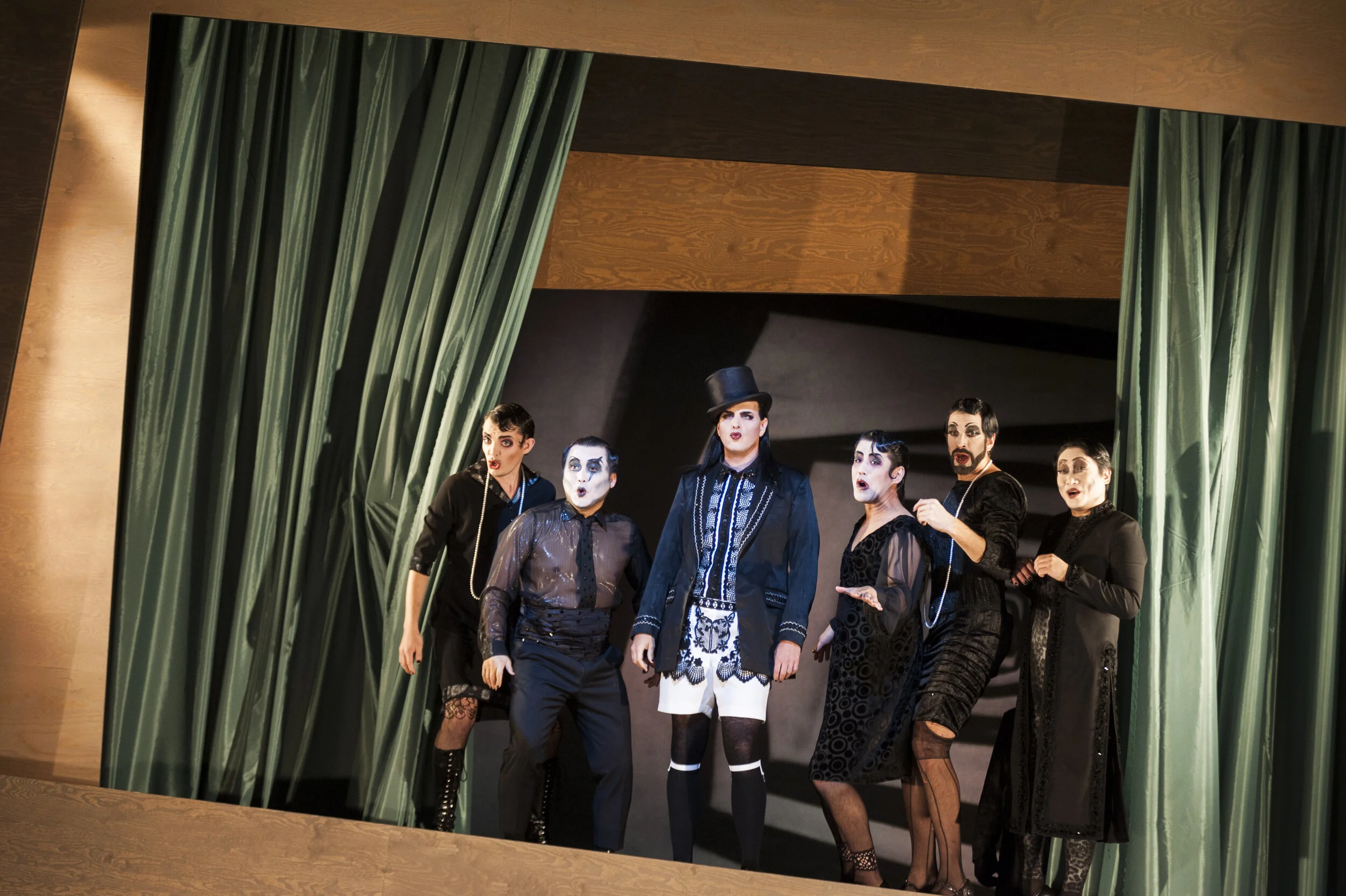  LES HUGUENOTS Mainfrankentheater Würzburg / Dir.: Tomo Sugao /  Fotos : Isabel Machado Rios 