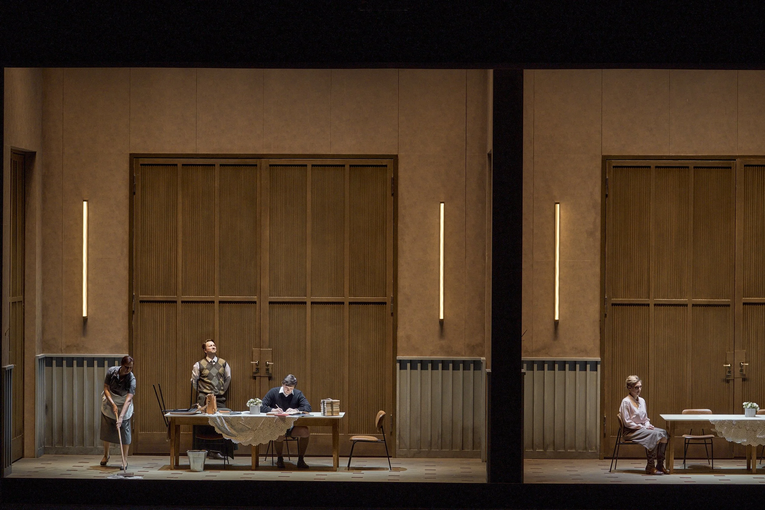  KATA KABANOVA Komische Oper Berlin / Dir. Jetske Mijnssen /  Fotos : Jaro Suffner 
