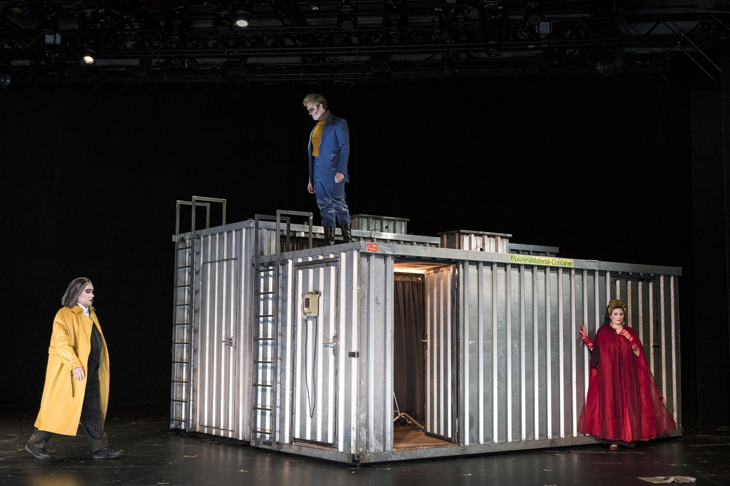  VEC MAKROPULOS Mainfranken Theater Würzburg / Dir. Nina Russi / Fotos: Isabel Machado Rios 