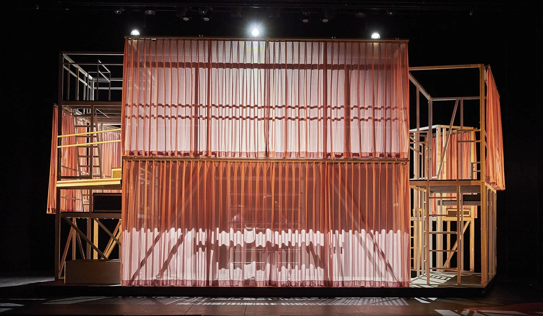  LA TRAVIATA Theater St. Gallen / Dir. Nina Russi / Fotos: Nik Schölzel 
