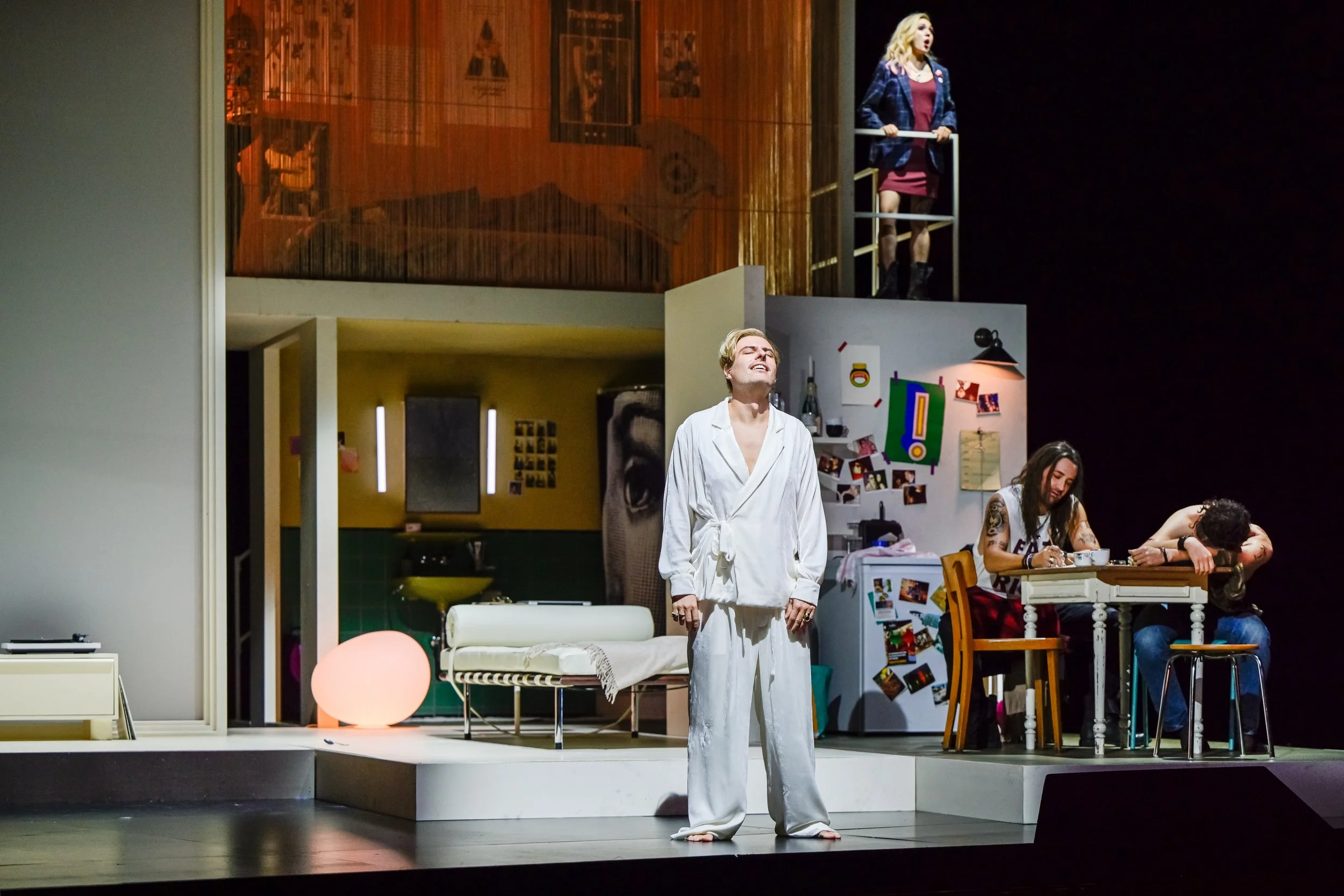  ' (...) die Produktion erreicht das Entscheidende: mit dem Thema einer historischen Oper gegenwartsbezogen zu sein und dabei auch opernfernes und junges Publikum anzusprechen.'  NZZ  