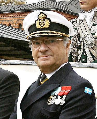 Kung Carl XVI Gustaf invigde 1998