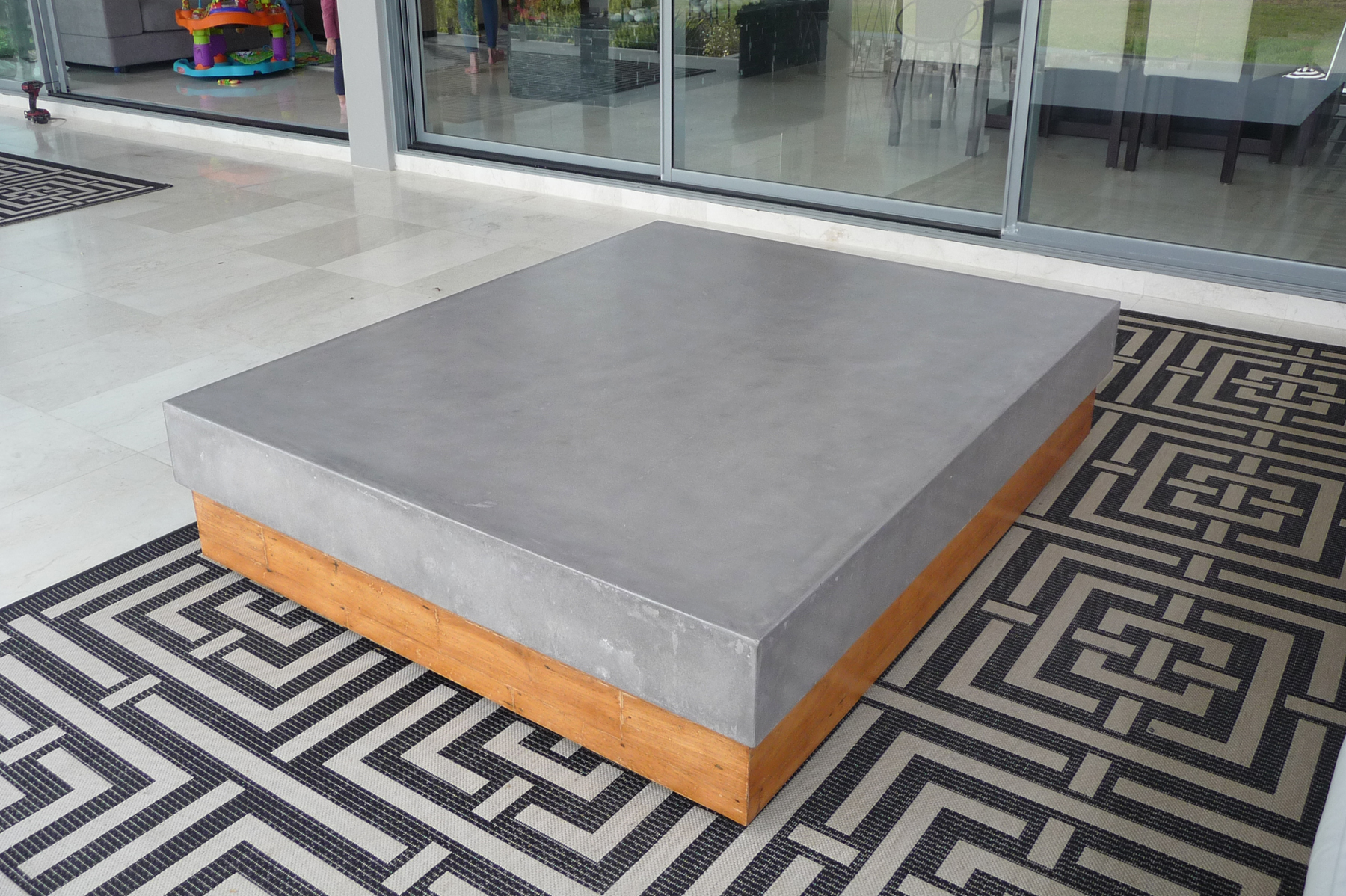 Concrete_Coffee_Table_02.jpg