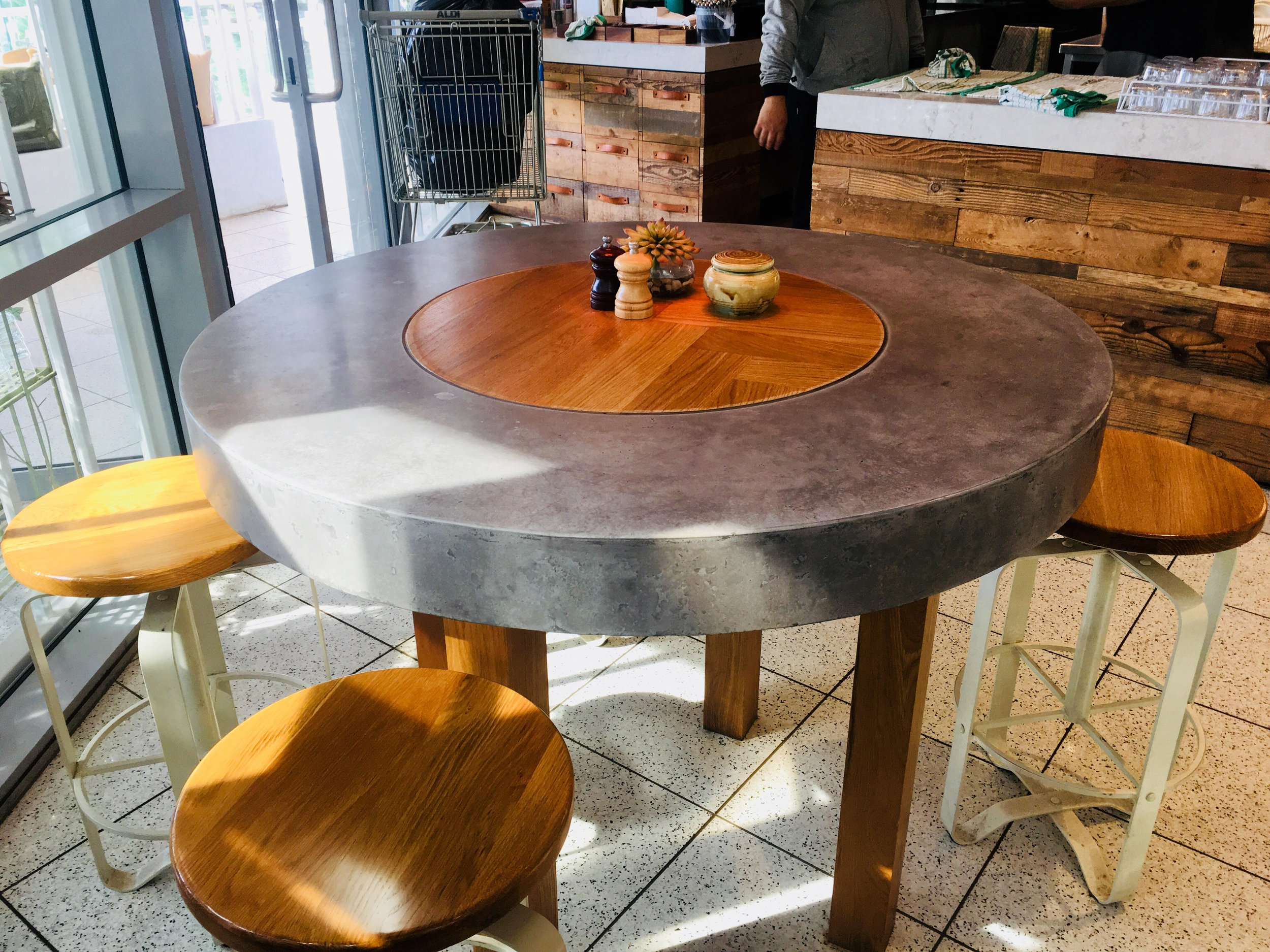 Concrete_Round_Table.jpg