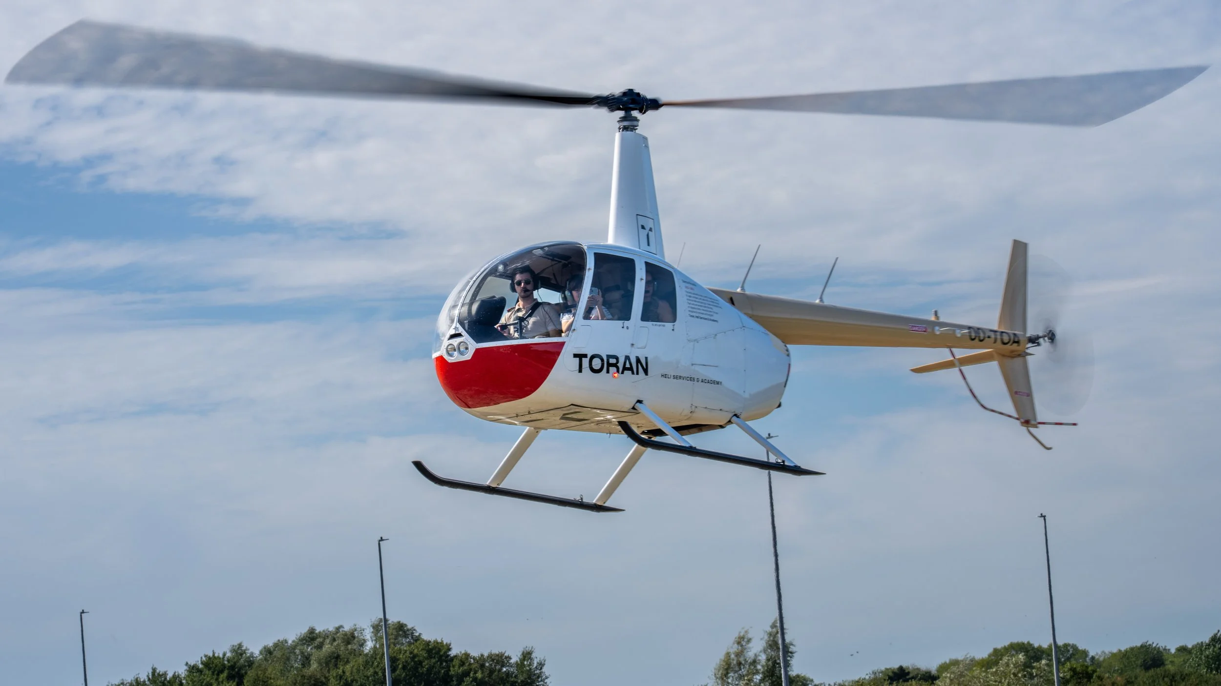 Toran Heli Services @ De Panne 4 Cars 