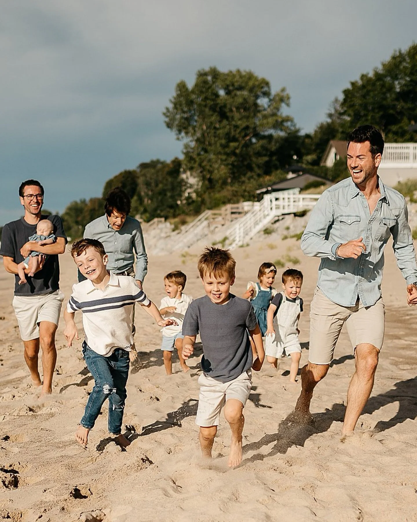 It&rsquo;s pure joy getting to run on the beach with families. 🥹 Such a fun time with this wonderful family who were all vacationing together for Labor Day weekend. Thank you for the memories &hellip; and the laughs too! 💛