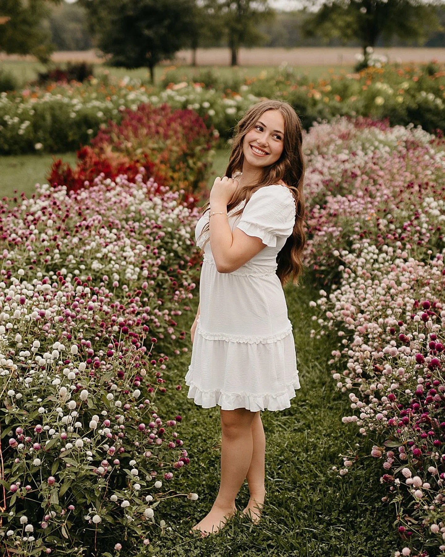 Senior photos + family photos &hellip; you can totally do that. 😊 Such a wonderful family and loved doing this photoshoot at @proclamationflowers in Illinois! Thank you so much for your hospitality. Such a wonderful afternoon, dodging the rain and l