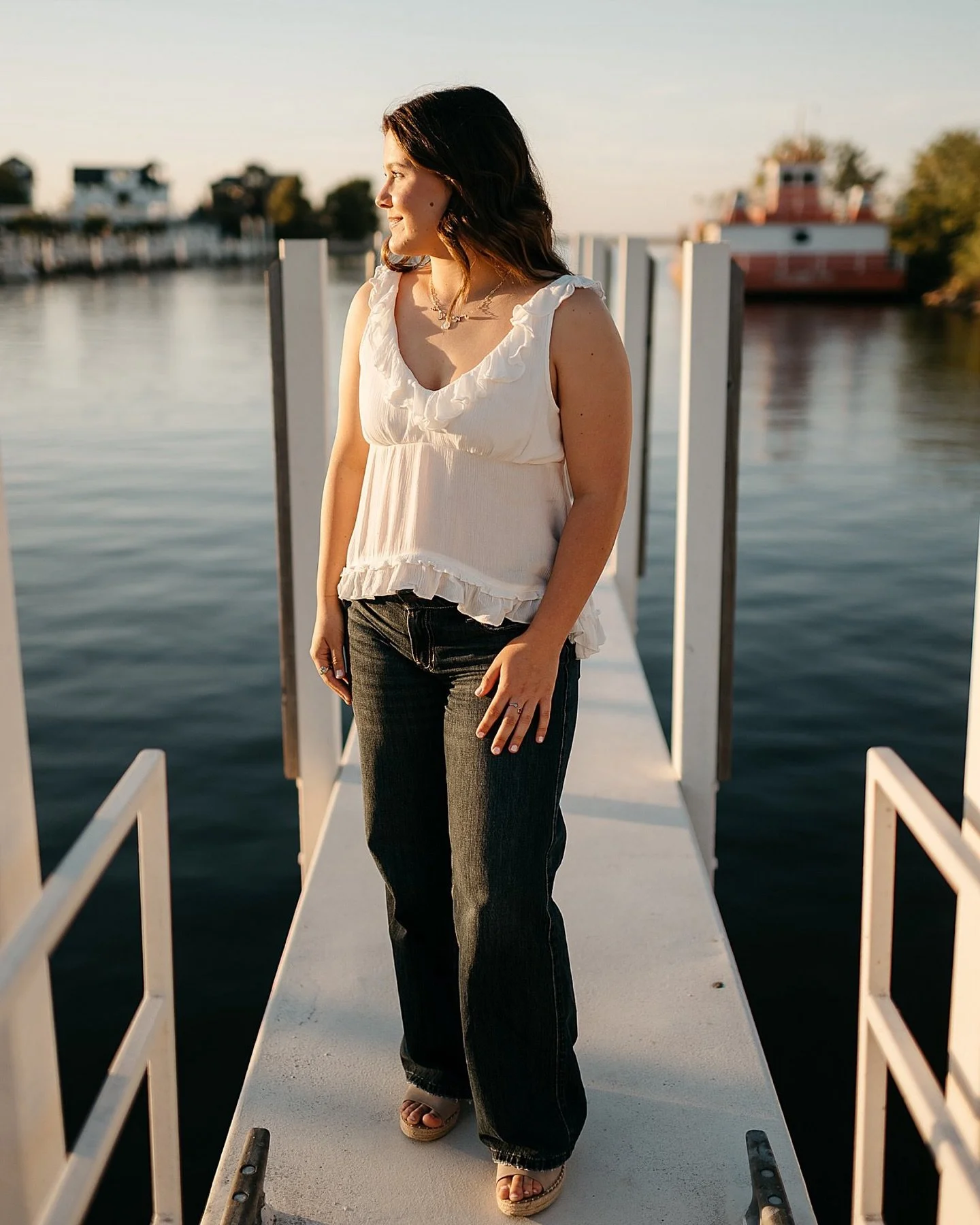 Sweet Londyn. 🥹 What an absolute joy to roam around New Buffalo with her and her momma and dad on a warm October evening. Seriously, young people are truly so inspiring. 💛 Here&rsquo;s to your next great adventure. ✨
#ClassOf2026