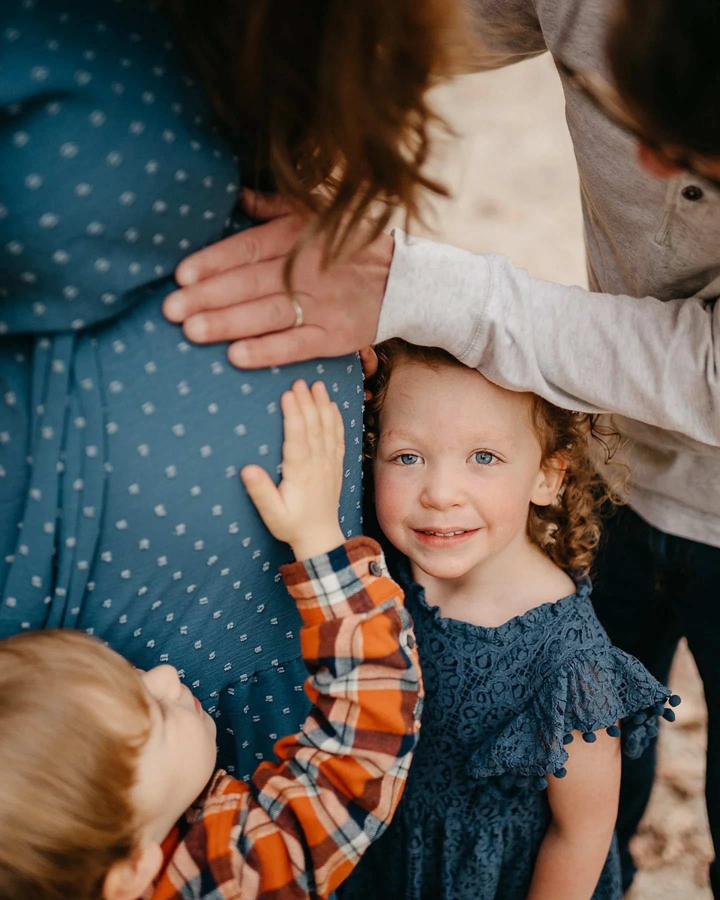 Bugajski, party of five, coming soon. 🥹 This sweet lil&rsquo; fam is so special, full of so much love for one another. It&rsquo;s always pure joy getting to make new memories with them. 💛