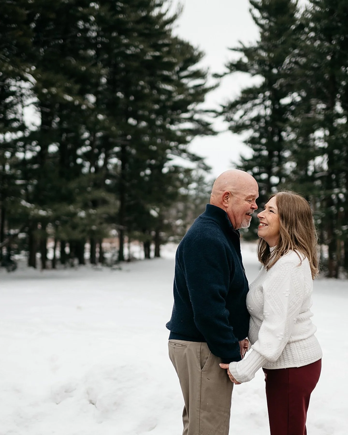 Sweet love and a winter wonderland. 🥹
#BeautifulBlendedFamily 

If you&rsquo;re looking for a gift that will last a lifetime, consider gifting your loved ones with a photo session for the New Year! For any gift certificate purchased now through Dece