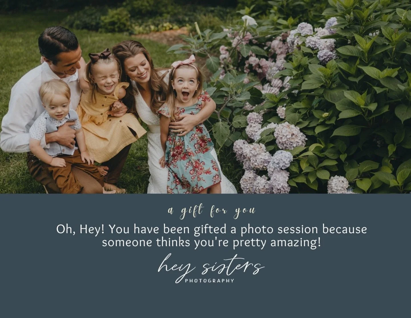 Need a last minute gift? 🎁 Give the gift of memories, with a photo session! And snag yours at 25% today!🎄