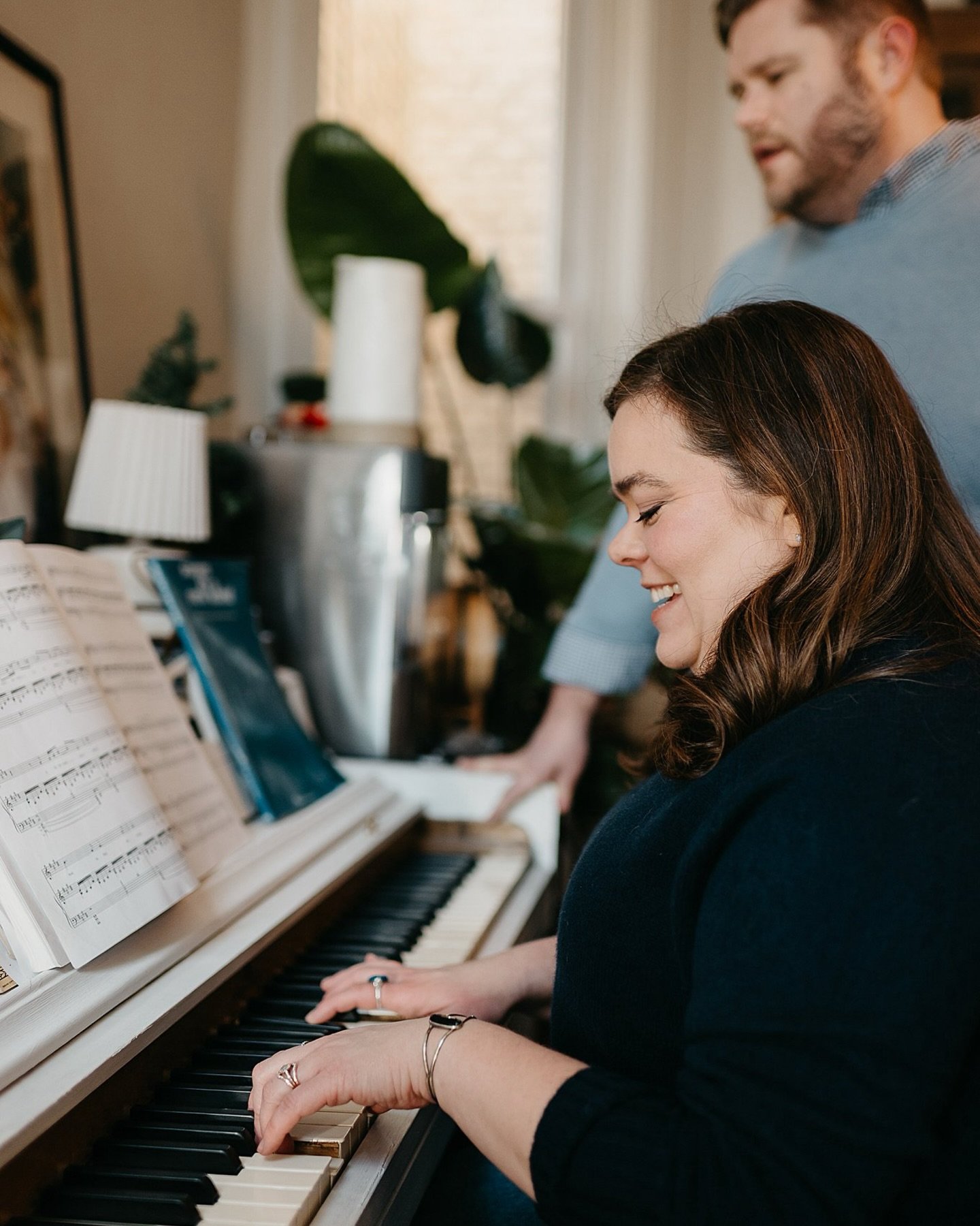 The winter months are always a welcomed slower pace and also a wonderful time getting to reminisce with long-time friends too! Loved this time with sweet Ember, her hubby and their adorable pups, at their beautiful lil&rsquo; home in Chicago a few we