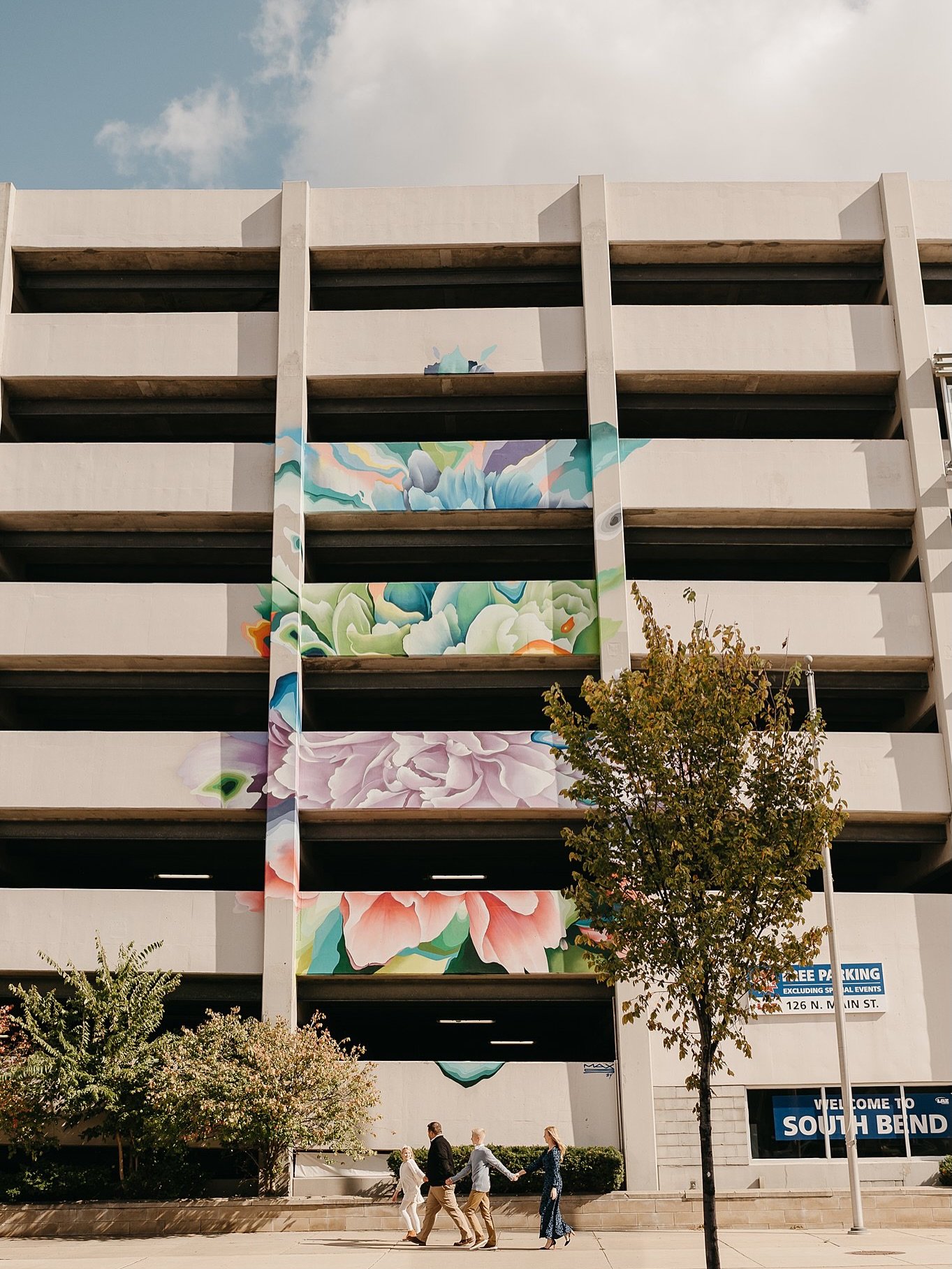 Interested in roaming around downtown South Bend, searching for art and snapping a few photos along the way?

Come have a little adventure with your loved ones around the streets of South Bend and let&rsquo;s make some memories together!

Downtown So