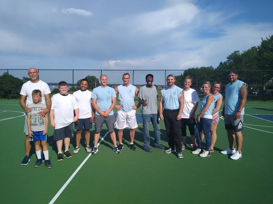 It was a hard-fought battle, but Amistad  pulled out the win in the inaugural Amistone Games, 7-6. The important things to remember are:
1) It's all in good fun
2) we love each other very much
3) This ain't over.