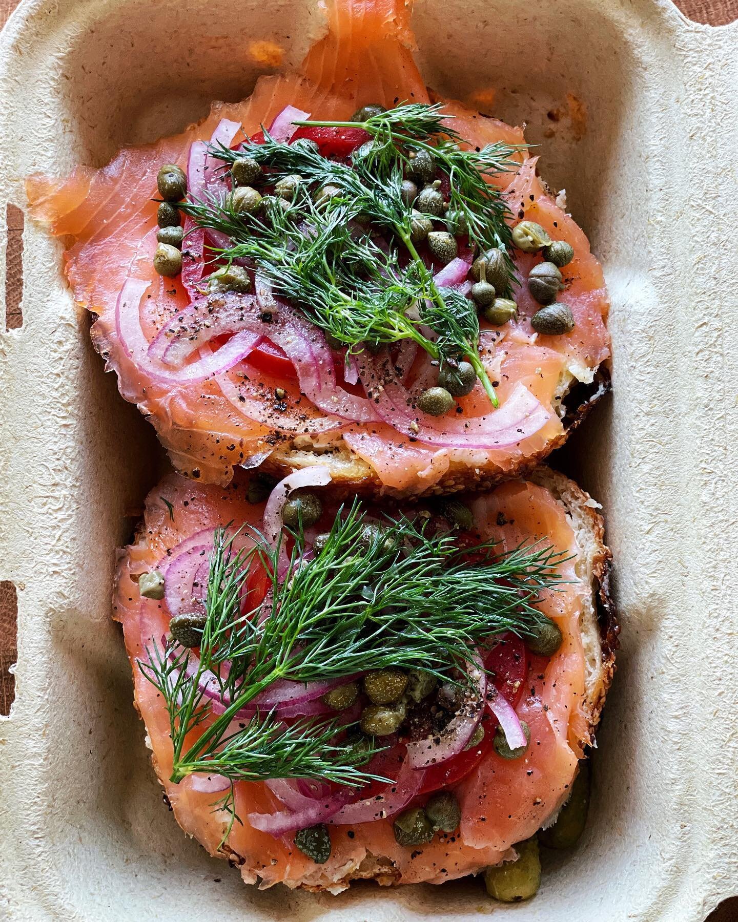 Hand Sliced Smoked Salmon, cream cheese, tomato, onion, caper, dill, pepper, olive oil, lemon. Thank you @meilin21 for bringing me delicious @courage_bagels!! 🥰🥯✨