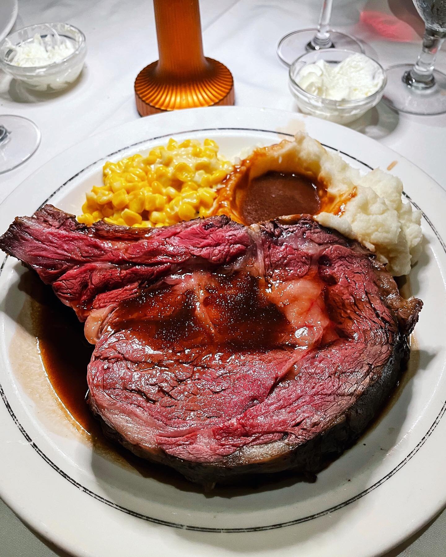 This prime rib fucks. Happy early birthday to ME 🥳🥩🎉