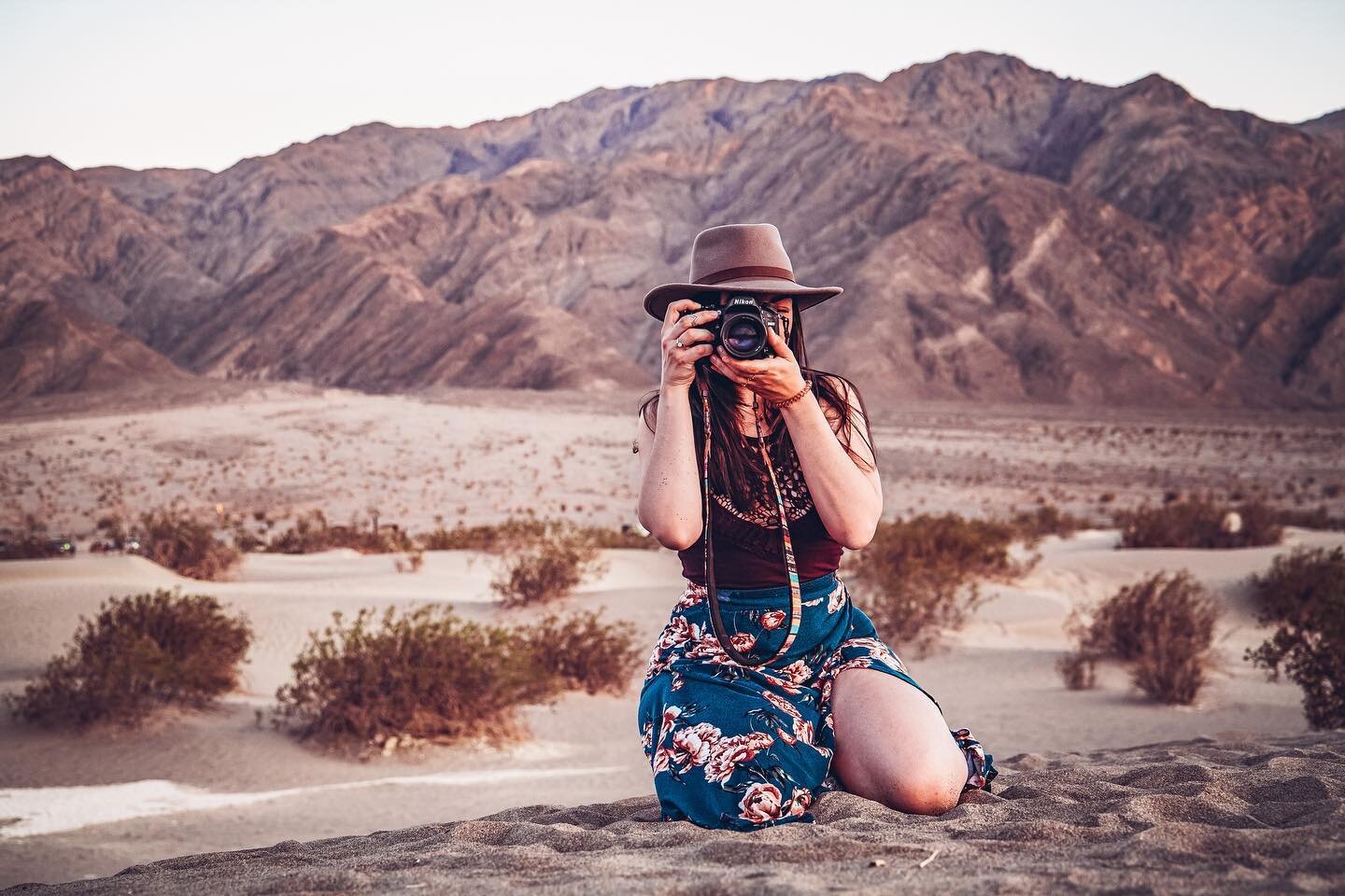 Howdy
📷: @phostasia
.
.
.
.
.
#seetheworld #explore #wanderlust #travel #liveyourart #liveyouradventure #photographer #photography #playingwithlight #naturallight #creativity #explorer #wonderlust #travelphotography #desert #photoshoot #nikon #cowgi