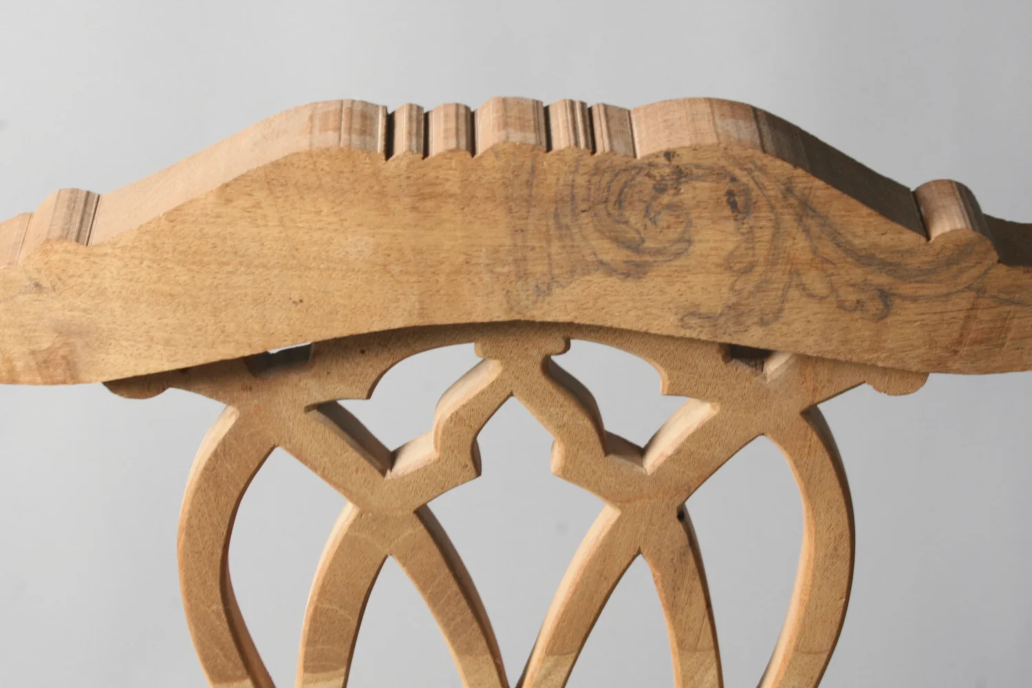 chippebdale_chair_carving.jpg