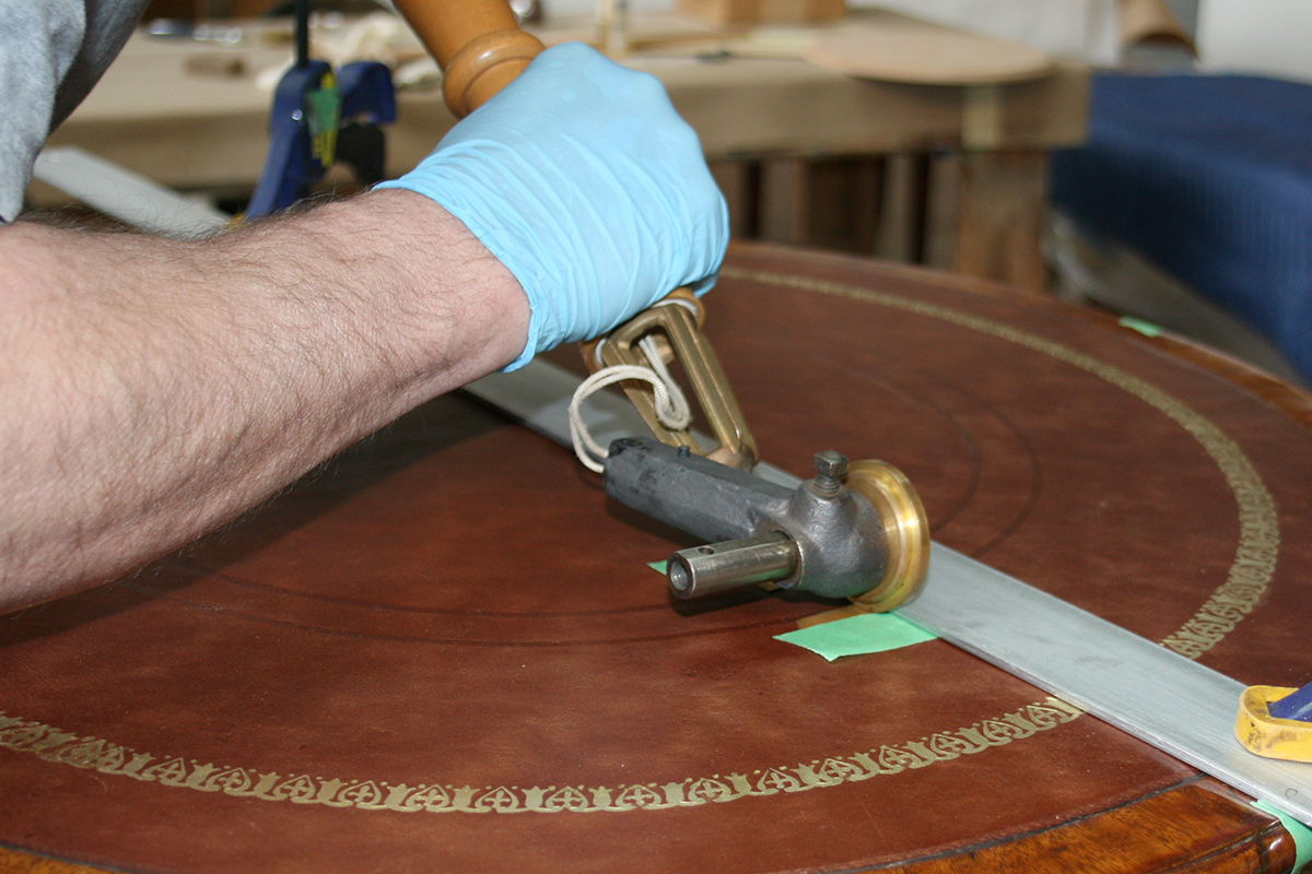 Tooling along curved patterns