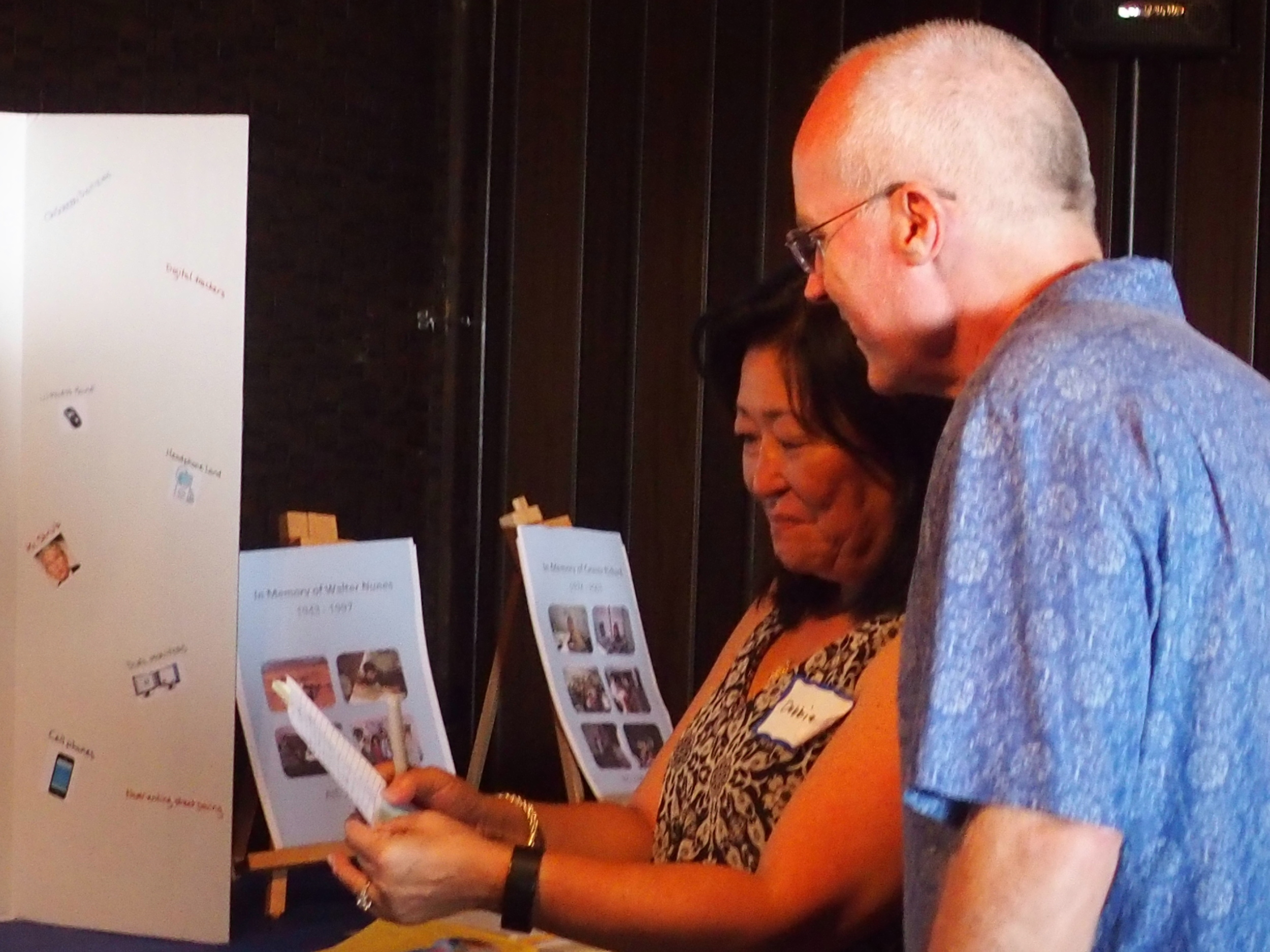 Debbie Johnson showing Eric Charlton that he had the winning guess