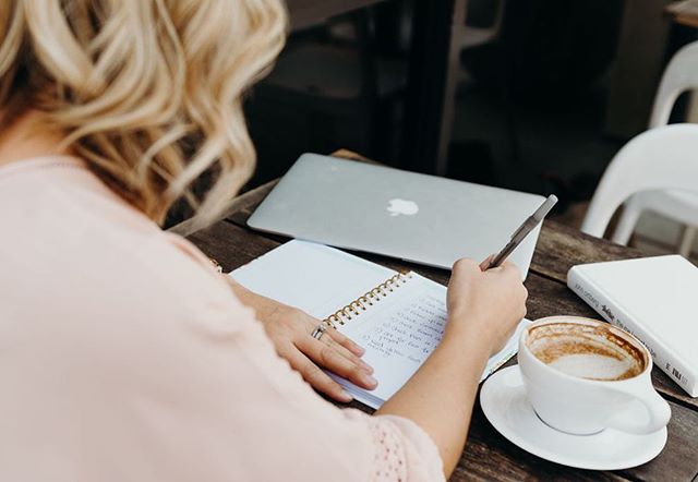 New contracts, projects and writing assignments are on my current to-do list, and I&rsquo;m excited for ALL of them. Also excited for my almond milk latte, 💯
.
Let&rsquo;s do this 👊🏻
.
📷: @leebrownphotos