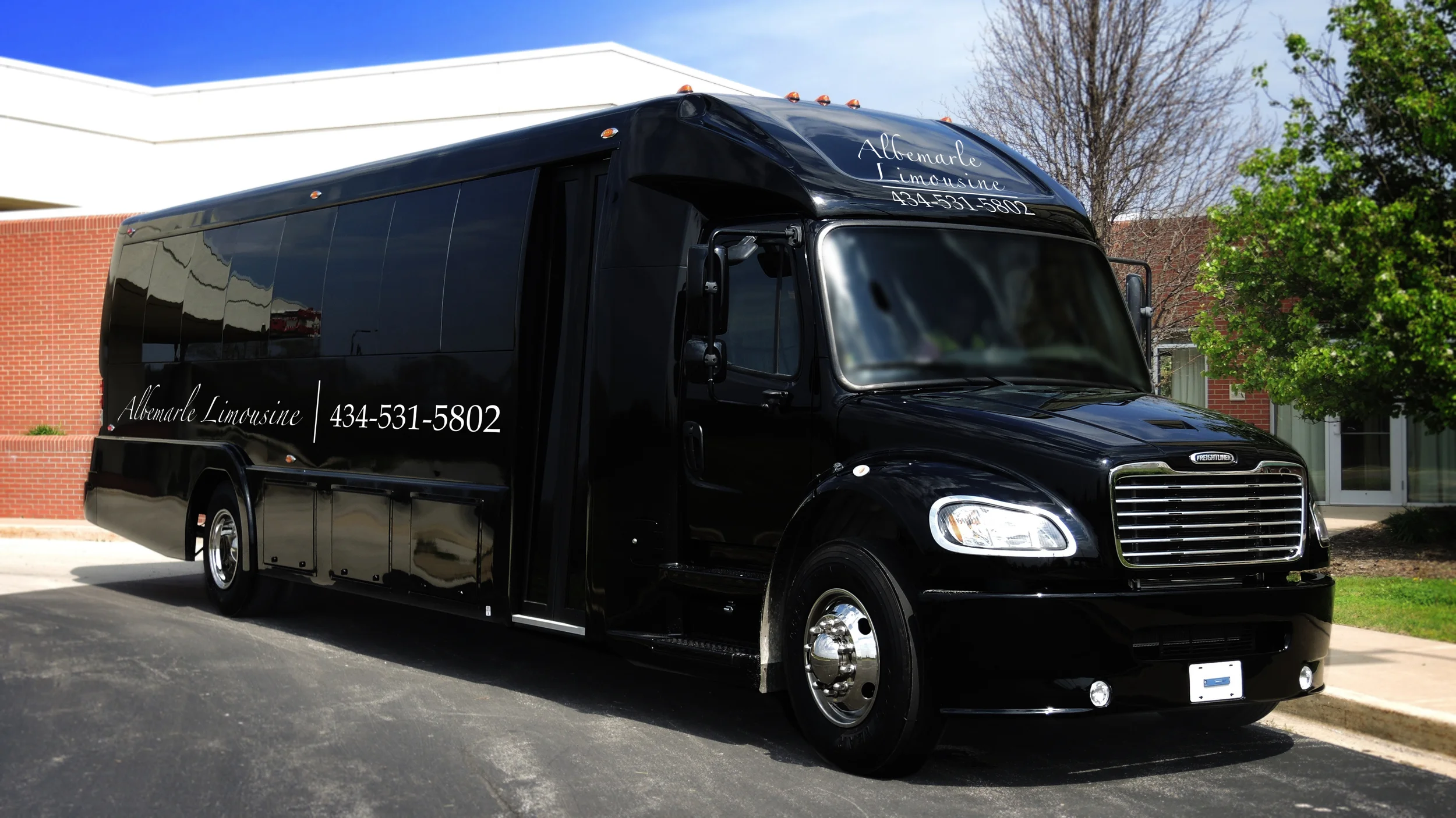 Albemarle Limousine 47 Passenger Coach from front.jpg