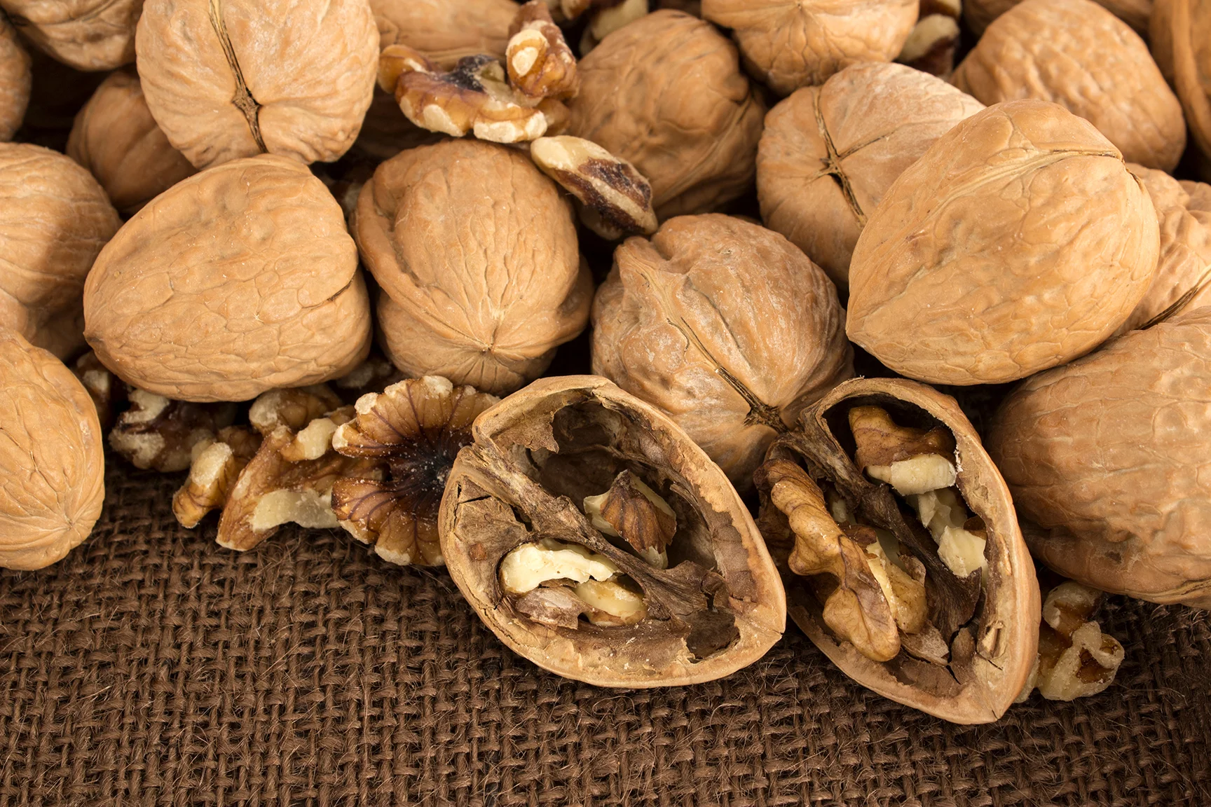 Girard_Walnut_4190_WB.jpg