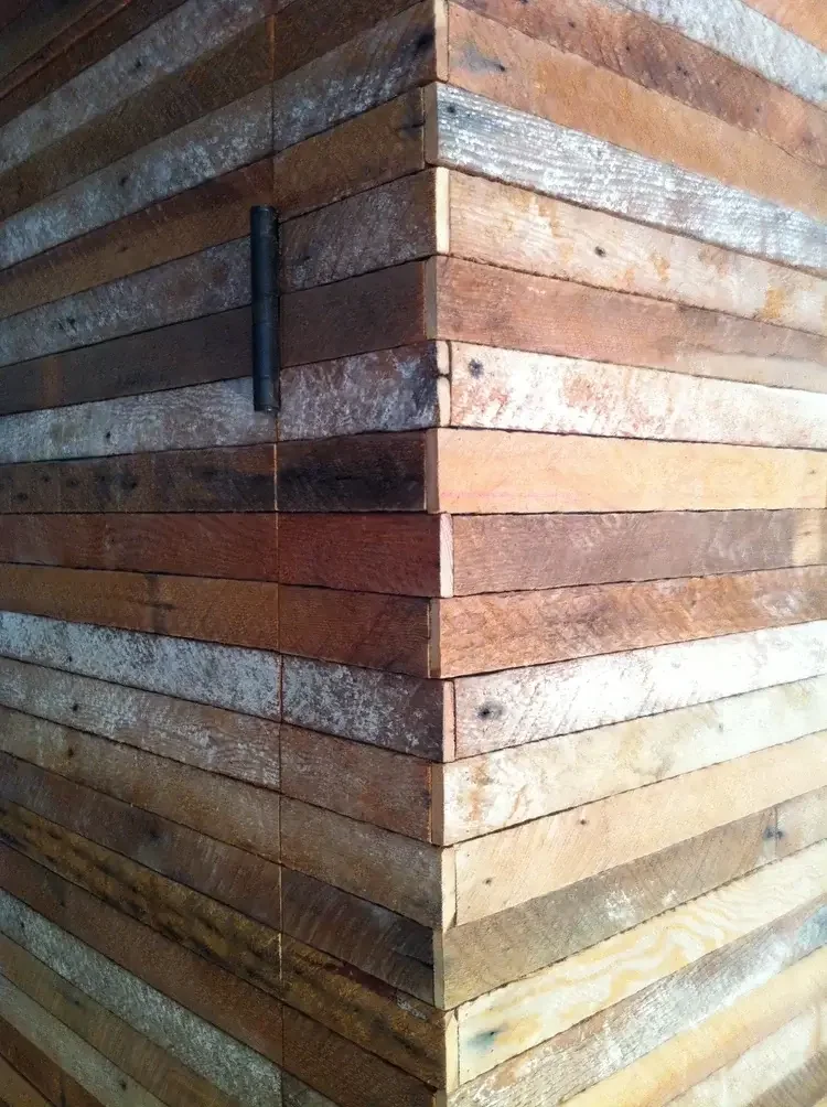 reclaimed-wood-siding-corner-detail.webp.webp