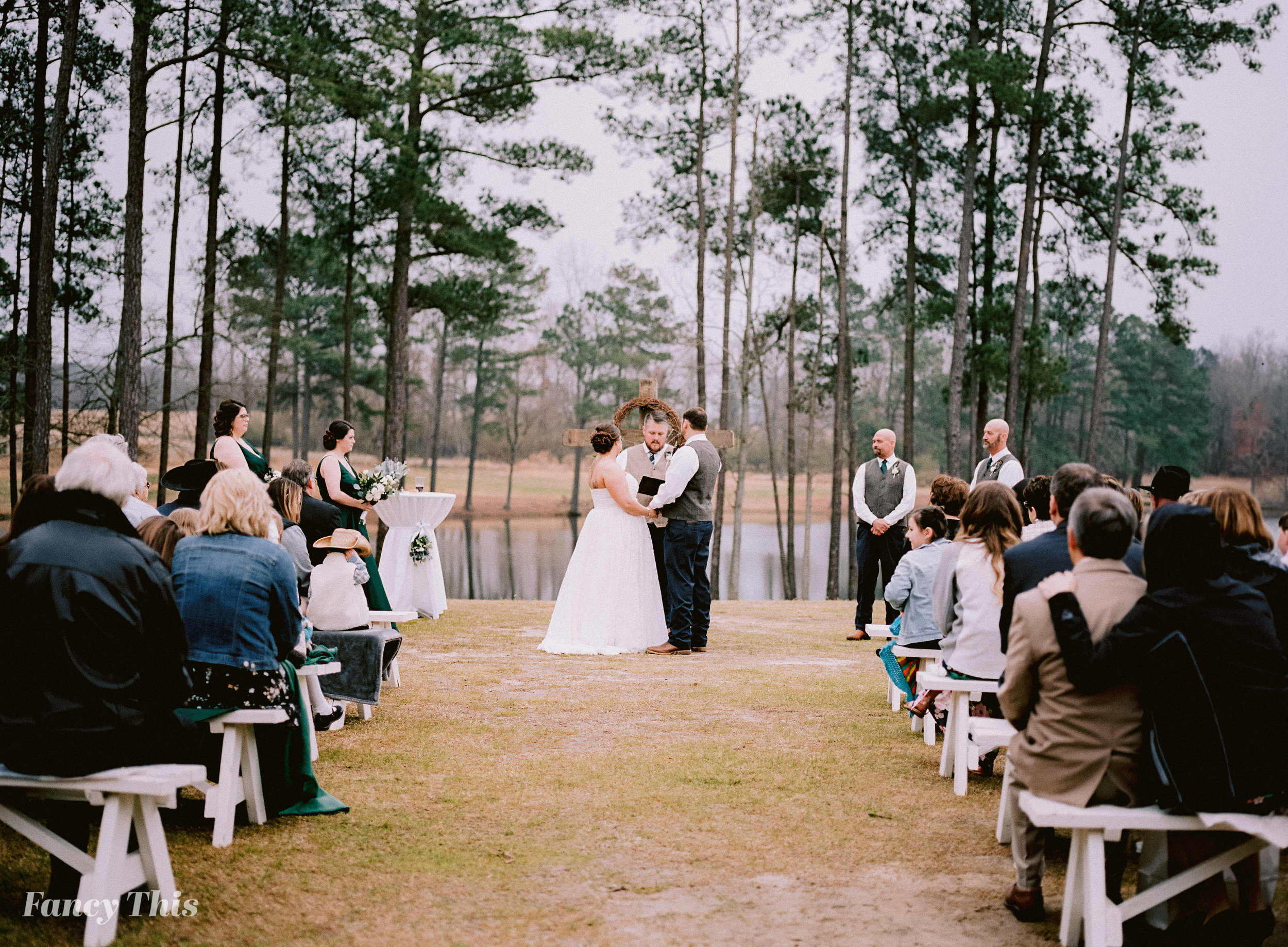 thepondatlazyofarm_smithfieldwedding_rusticweddinginspiration-274.jpg