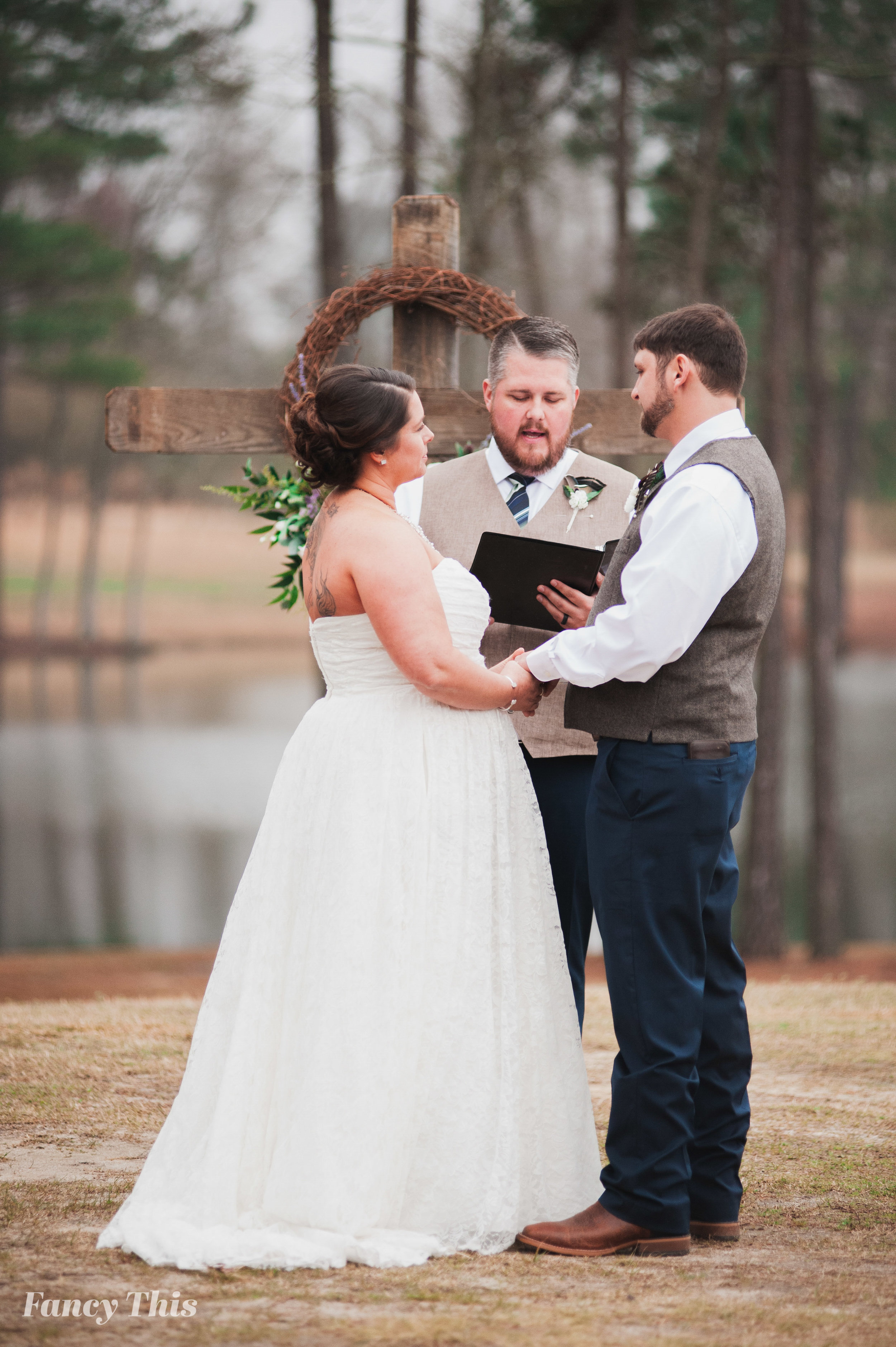 thepondatlazyofarm_smithfieldwedding_rusticweddinginspiration-298.jpg