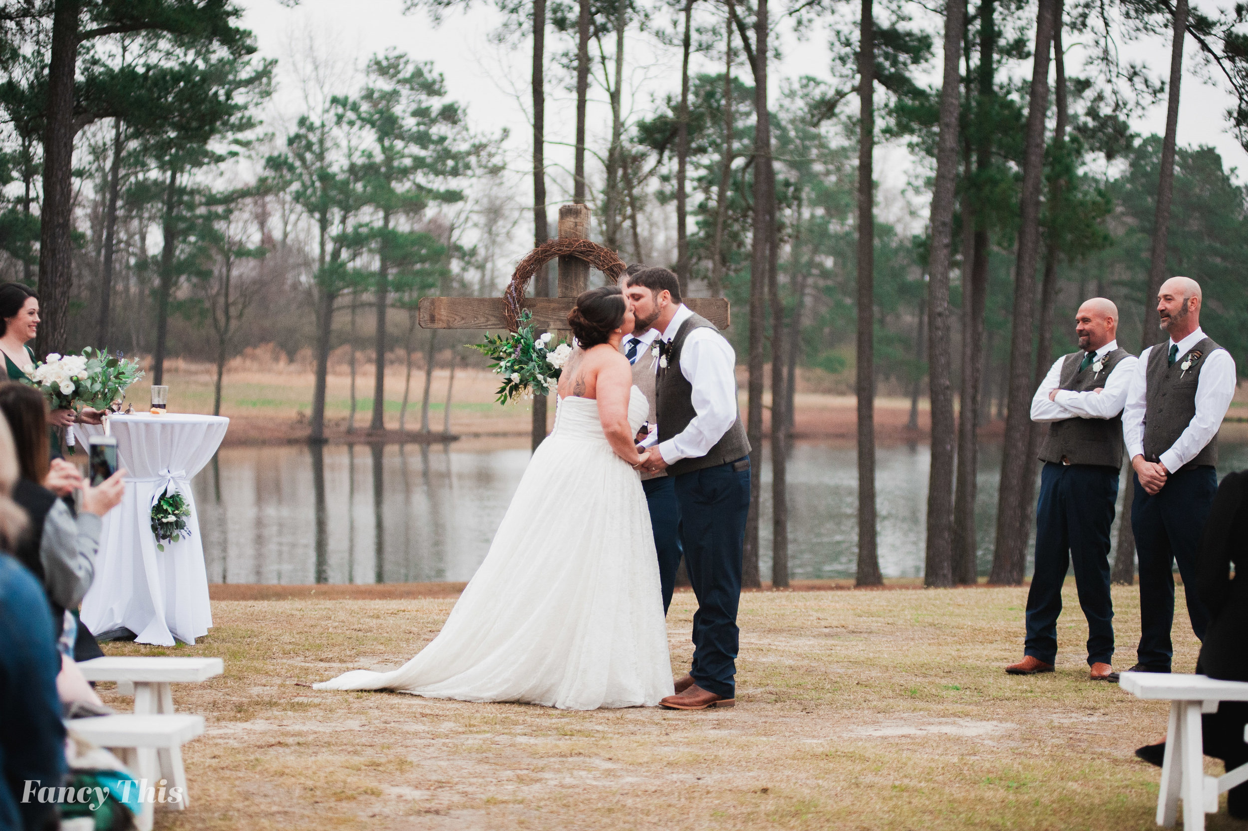 thepondatlazyofarm_smithfieldwedding_rusticweddinginspiration-321.jpg