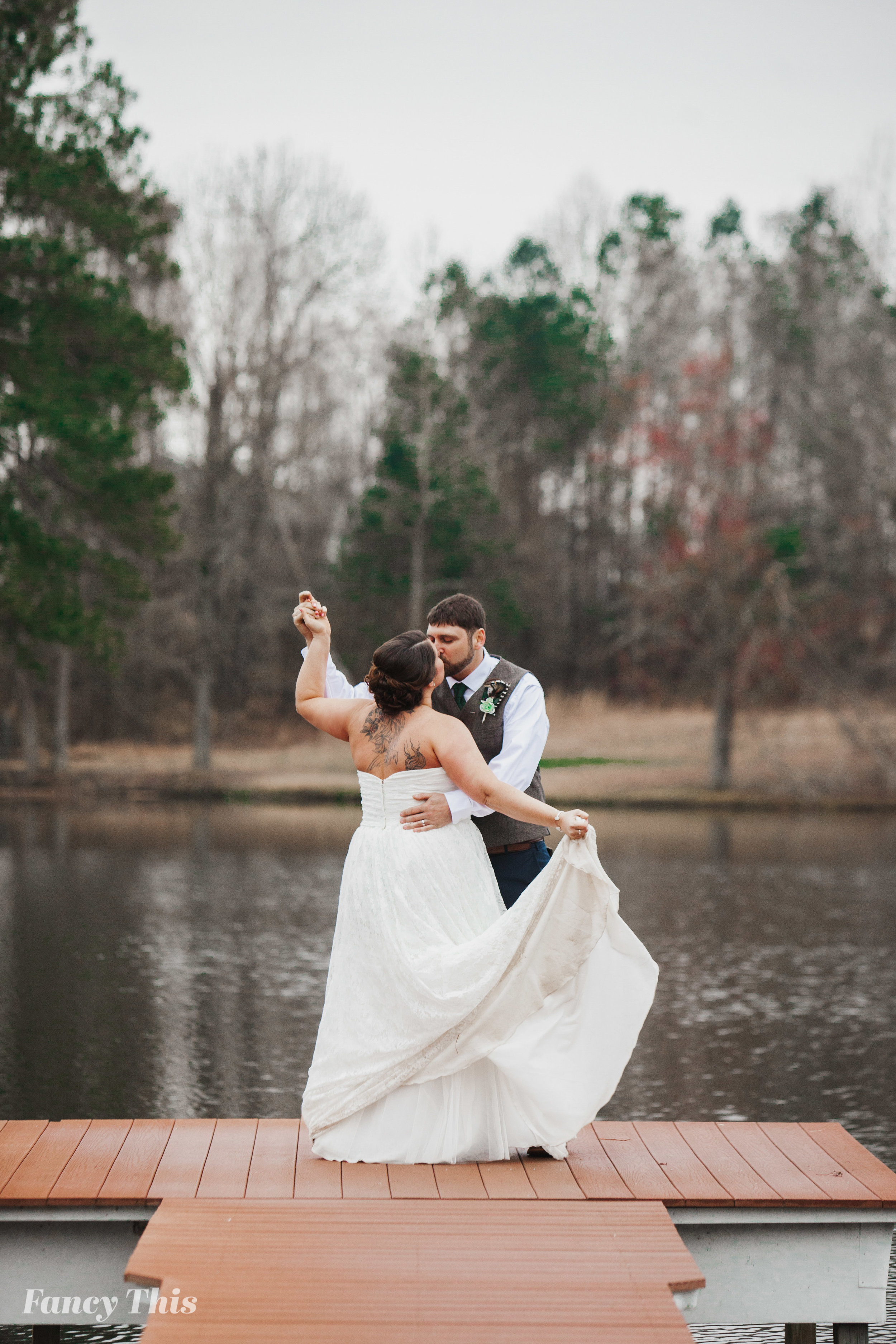 thepondatlazyofarm_smithfieldwedding_rusticweddinginspiration-409.jpg