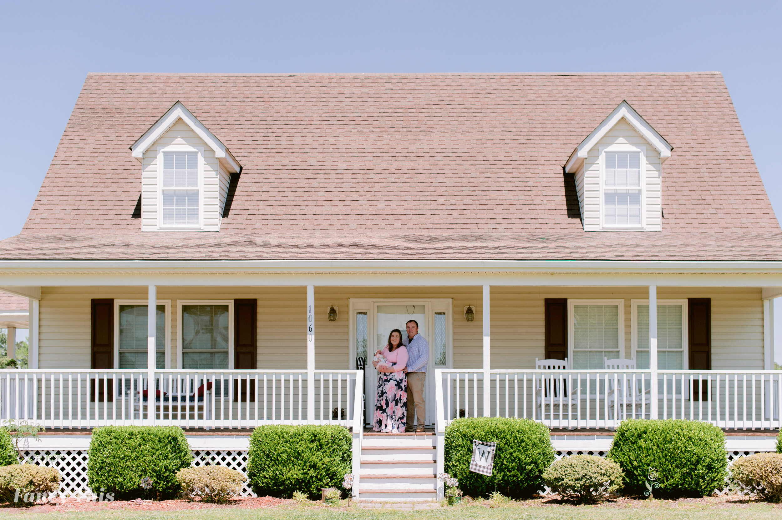 williamstonfamilyphotographer_greenvillencfamilyphotography_frontporchsession-1.jpg