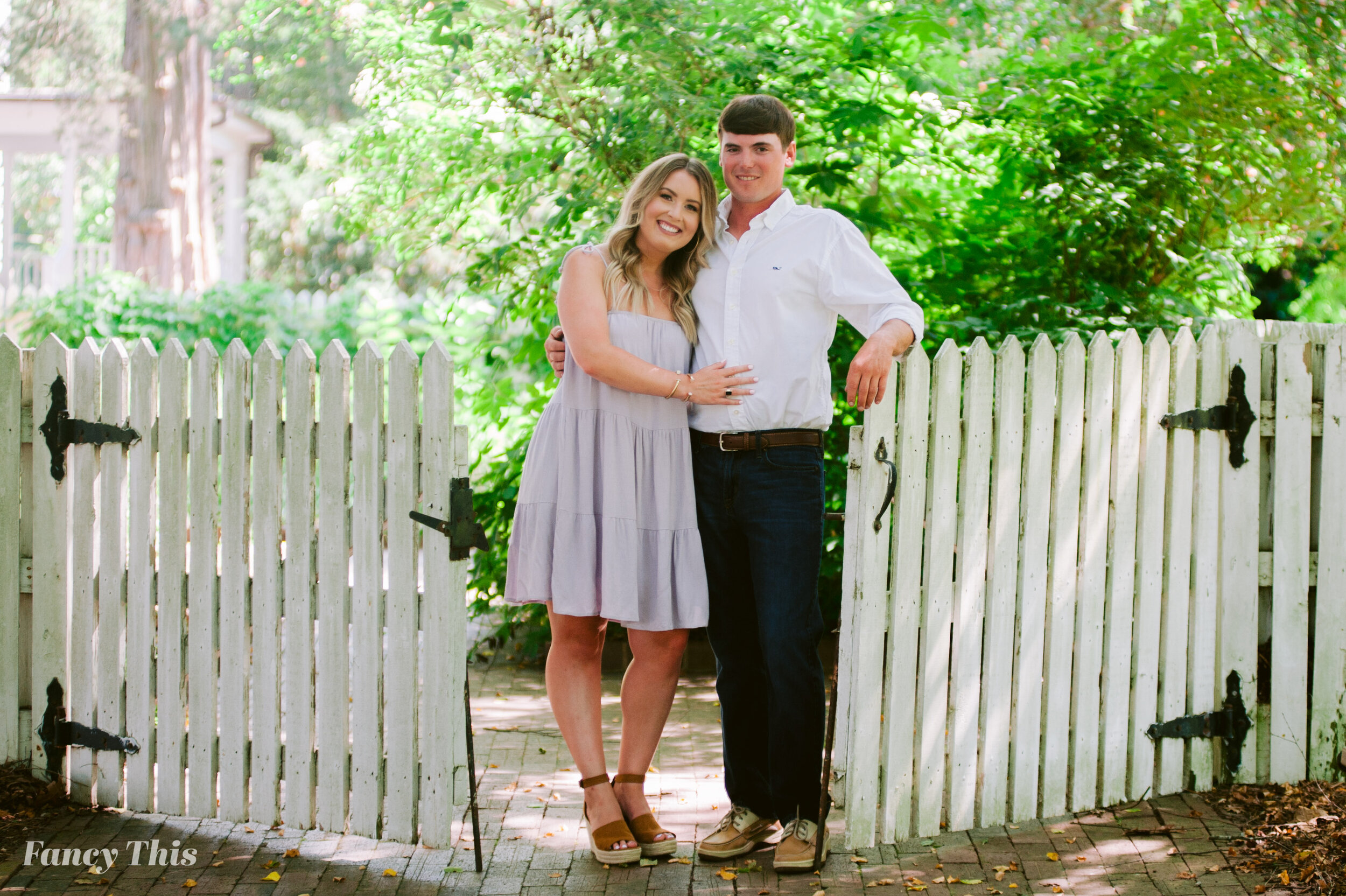 raleighengagementsessionideas_southernengagementsession_historicoakviewcityparkraleigh_fancythisphotography-6.jpg