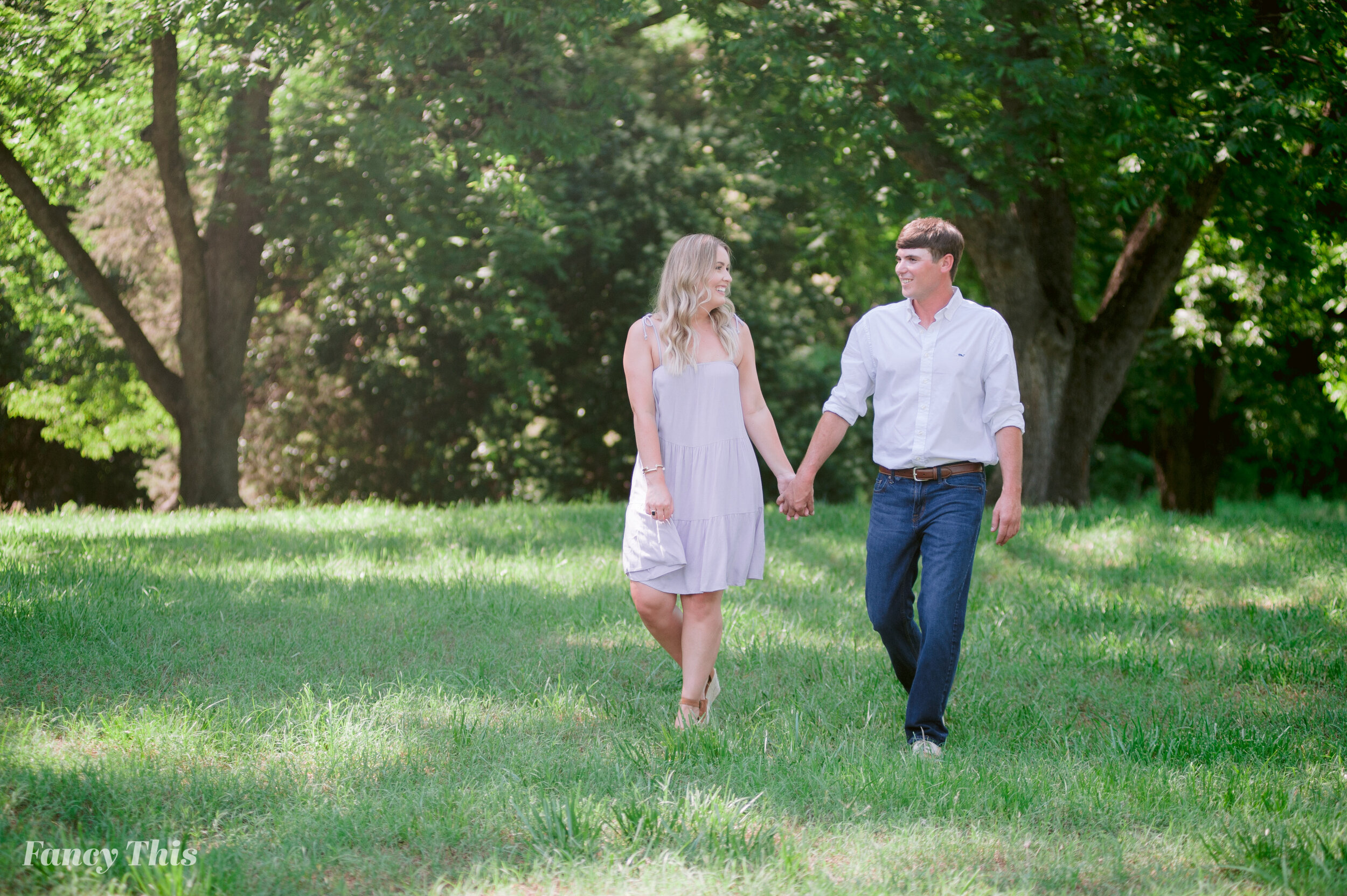 raleighengagementsessionideas_southernengagementsession_historicoakviewcityparkraleigh_fancythisphotography-38.jpg