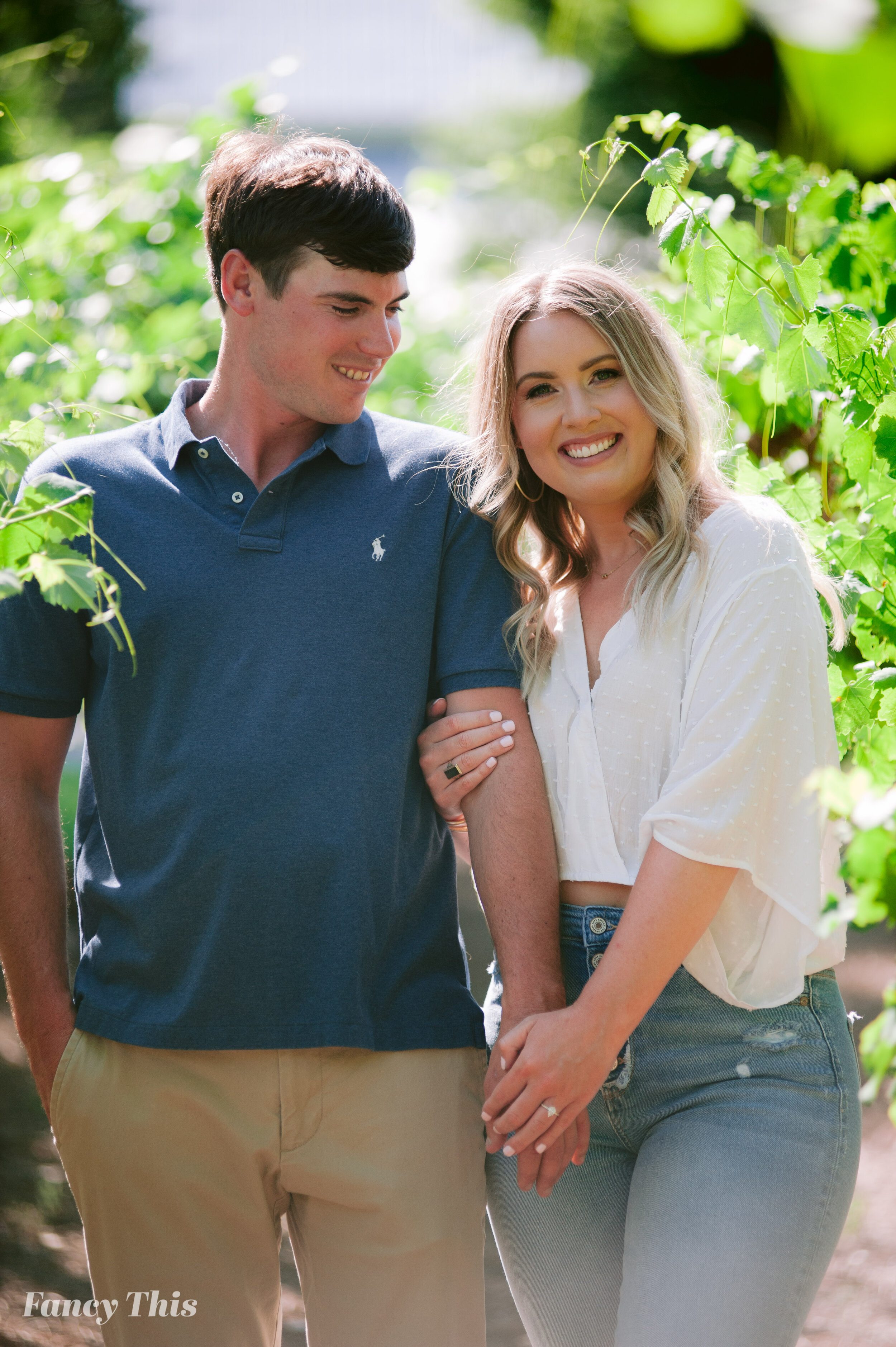 raleighengagementsessionideas_southernengagementsession_historicoakviewcityparkraleigh_fancythisphotography-63.jpg