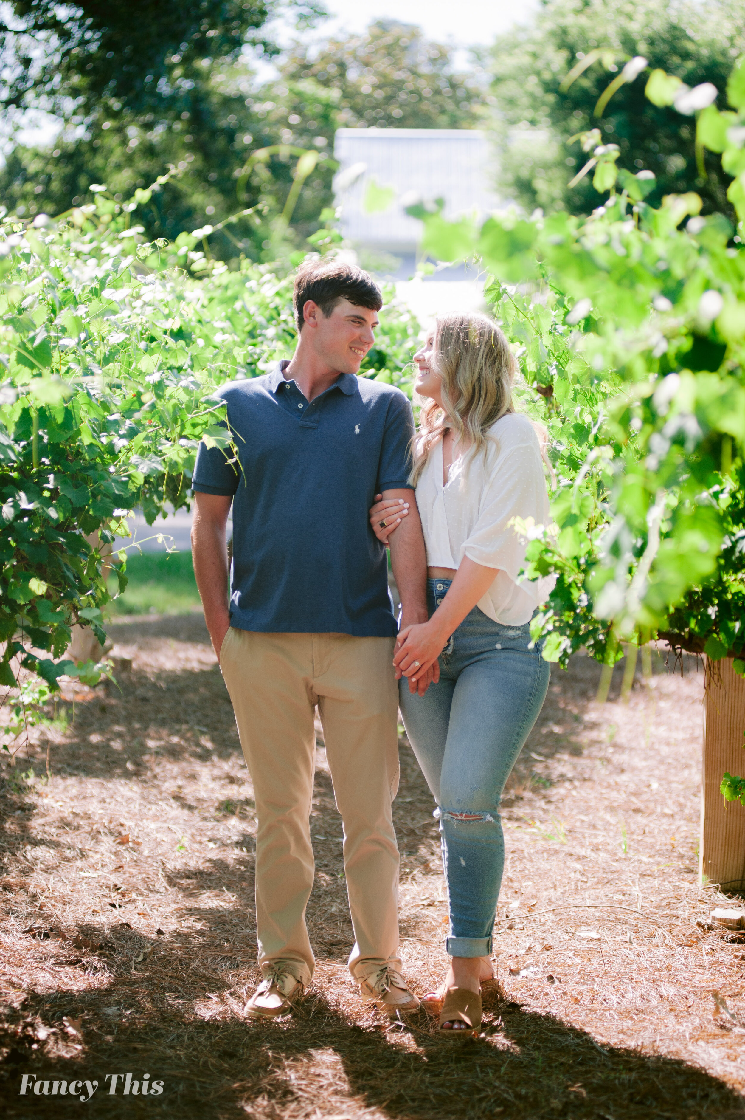 raleighengagementsessionideas_southernengagementsession_historicoakviewcityparkraleigh_fancythisphotography-61.jpg