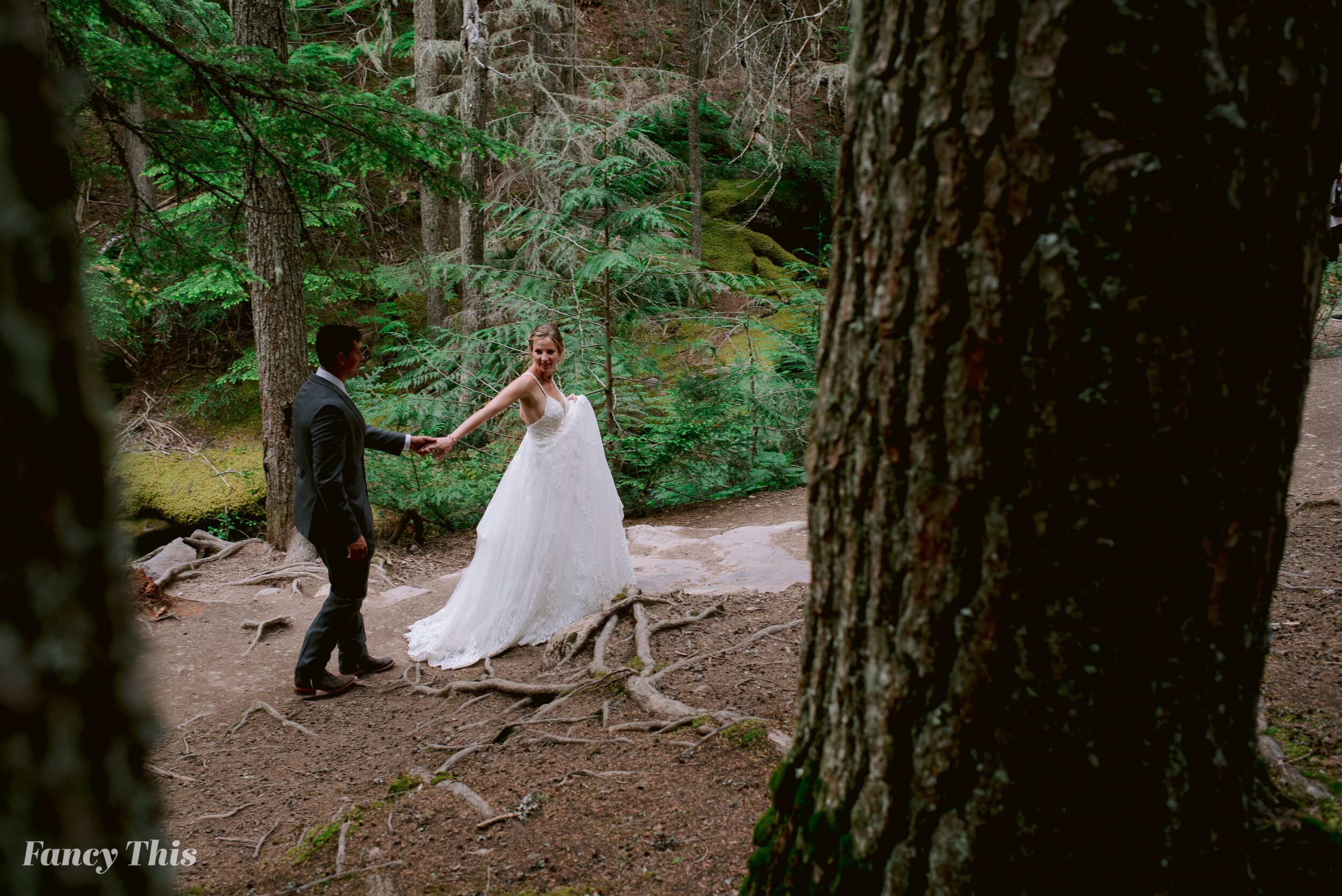 glaciernationalparkwedding_montanaweddingphotographer_glaciernationalparkweddingphotography_destinationweddingphotography_fancythisphotography-414.jpg